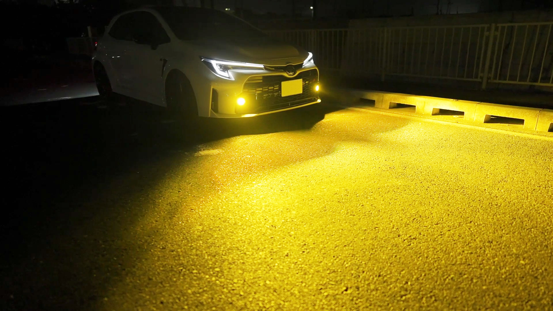 フォグランプとは？正しい使い方や常時点灯の違反リスク・車検基準を解説