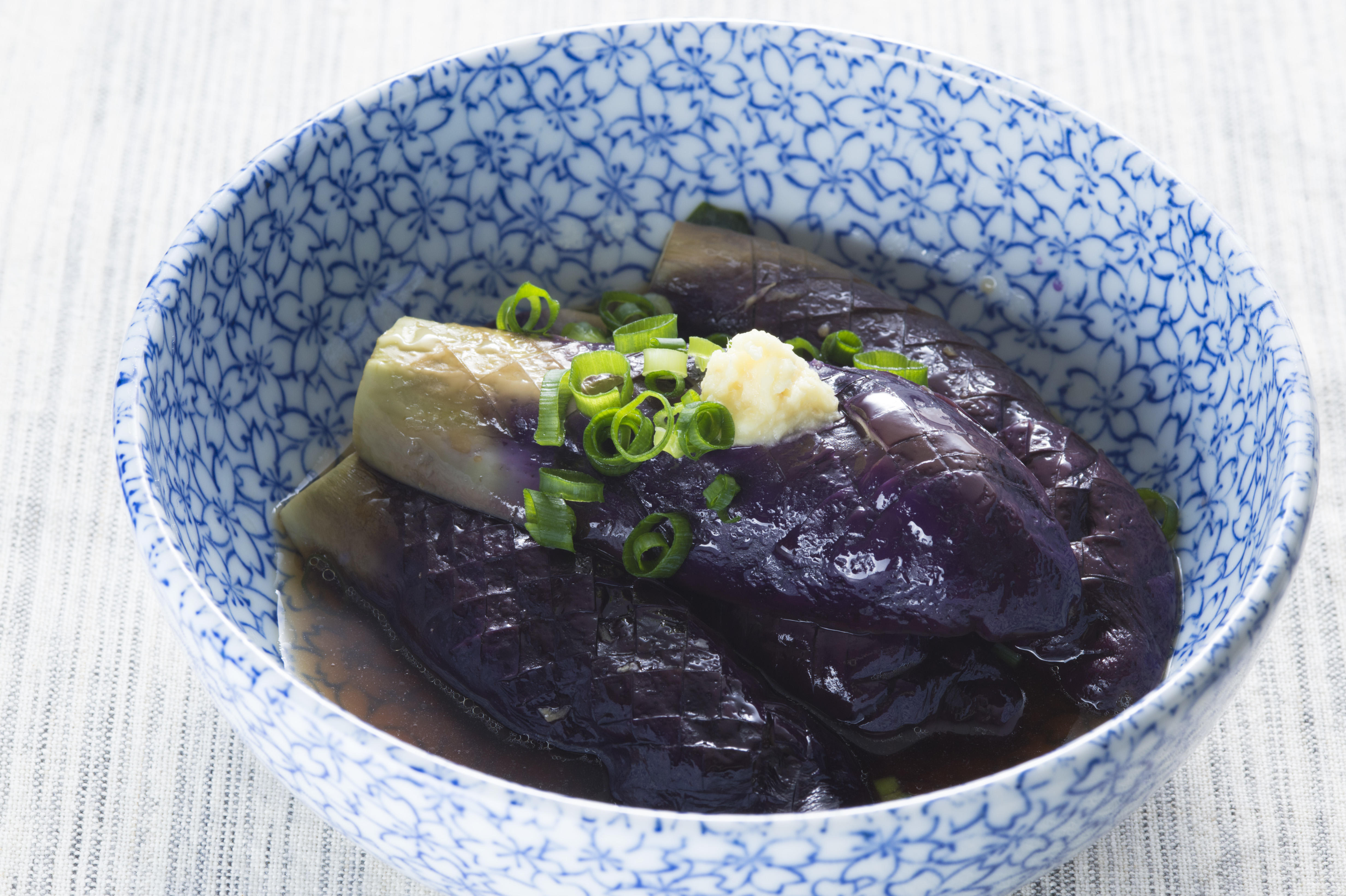 ナスの煮浸しはレンジで激変！油で色鮮やかに味が染みる黄金比と裏技