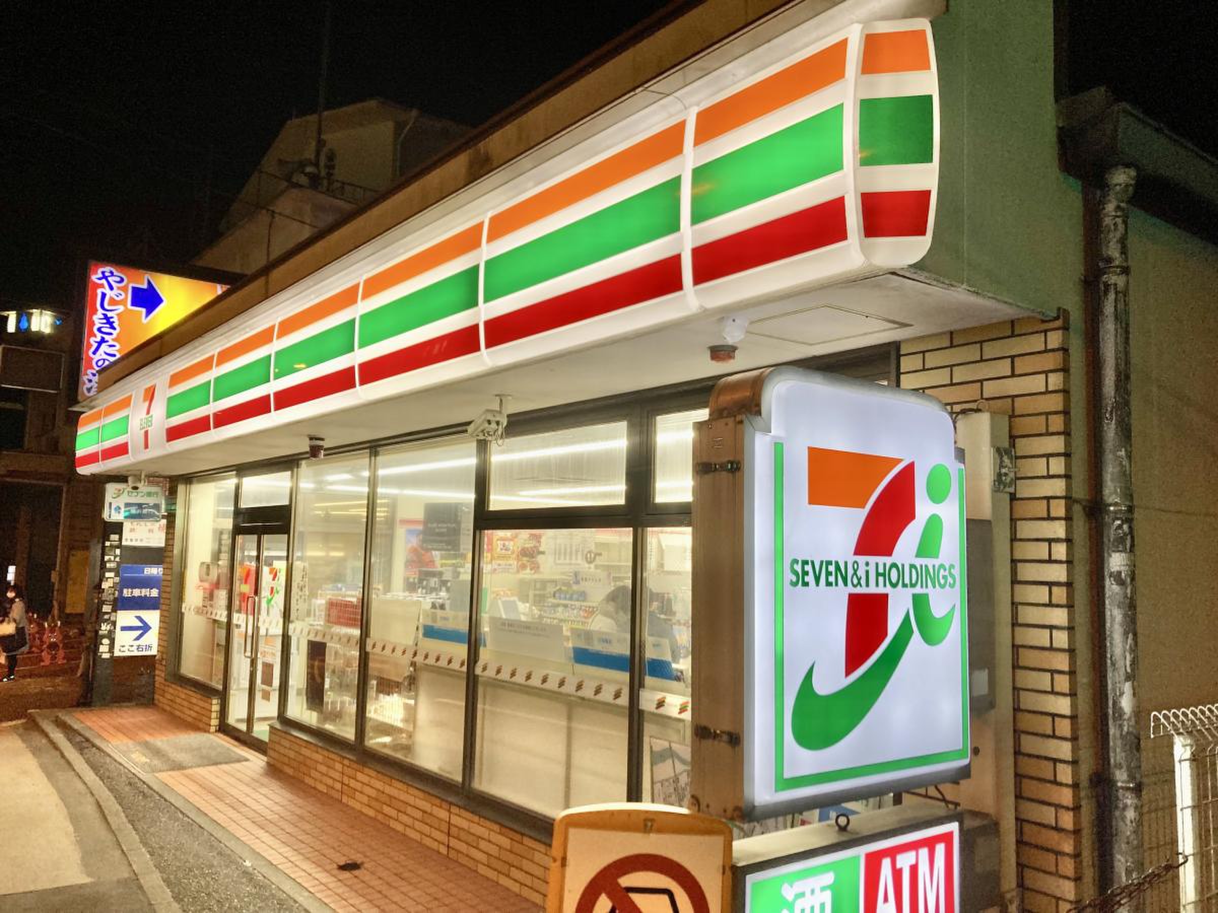 セブンイレブン箱根湯本駅前店の真相！茶色看板の理由と2026年最新
