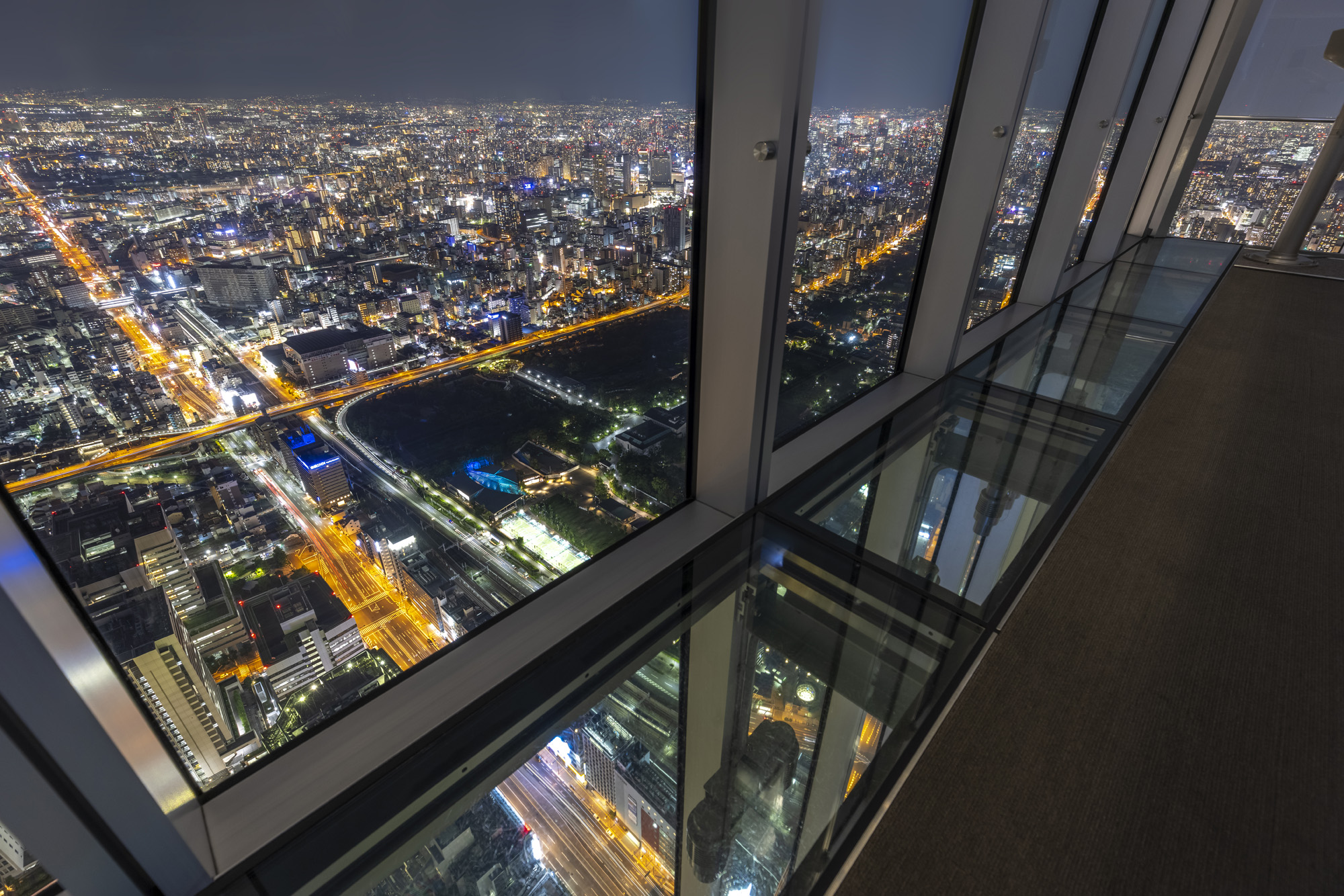 ハルカス300展望台完全攻略｜料金割引・混雑回避と絶景夜景の徹底検証