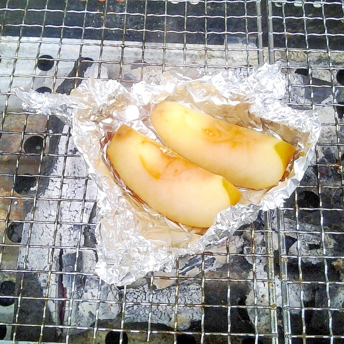 Bbq焼きリンゴ決定版！丸ごとホイルでとろける黄金比と焼き加減