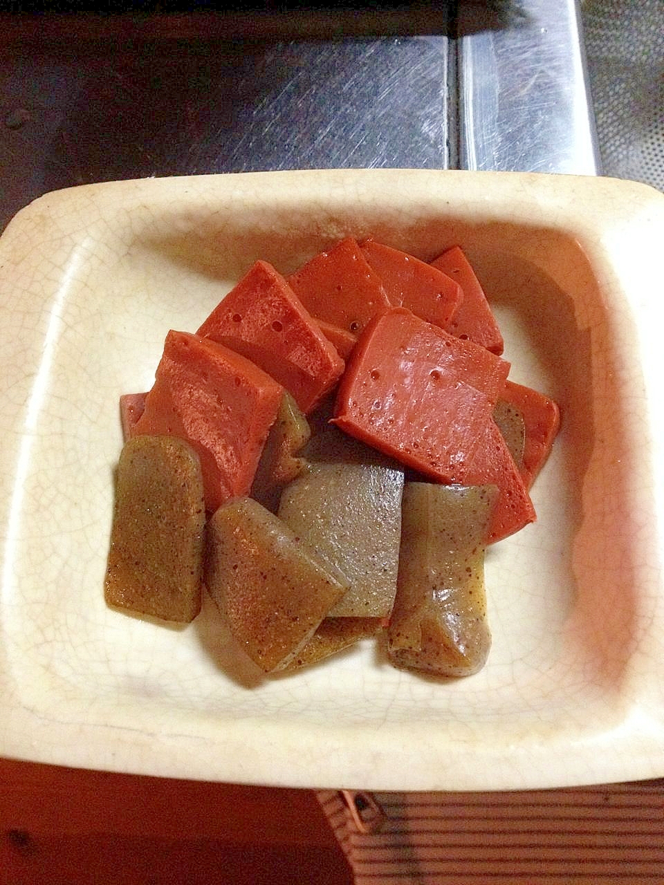 赤こんにゃくとは？なぜ赤いのか信長の由来と栄養・味の違いを徹底検証