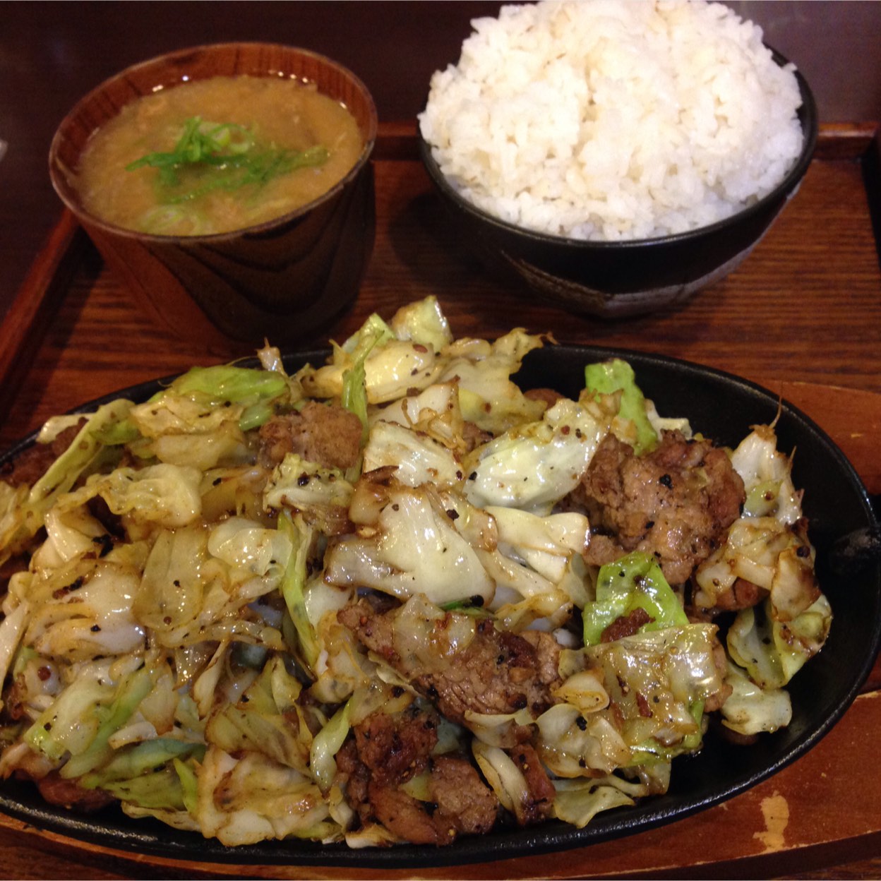 肉米雄一飯店の評判と実態検証！大須の熱狂豚鉄板を徹底解剖