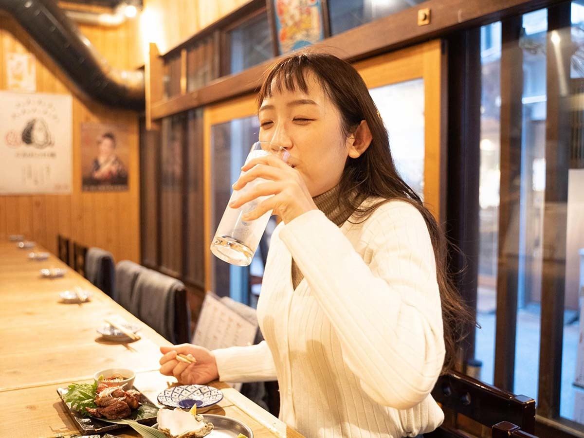 一人飲みデビュー完全攻略！浮かない店選びの基準と大人のマナー