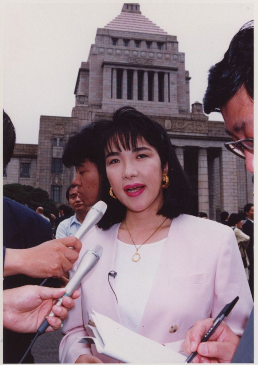 高市早苗の昔が美人すぎると話題！若き日の写真と波乱のキャリア真相