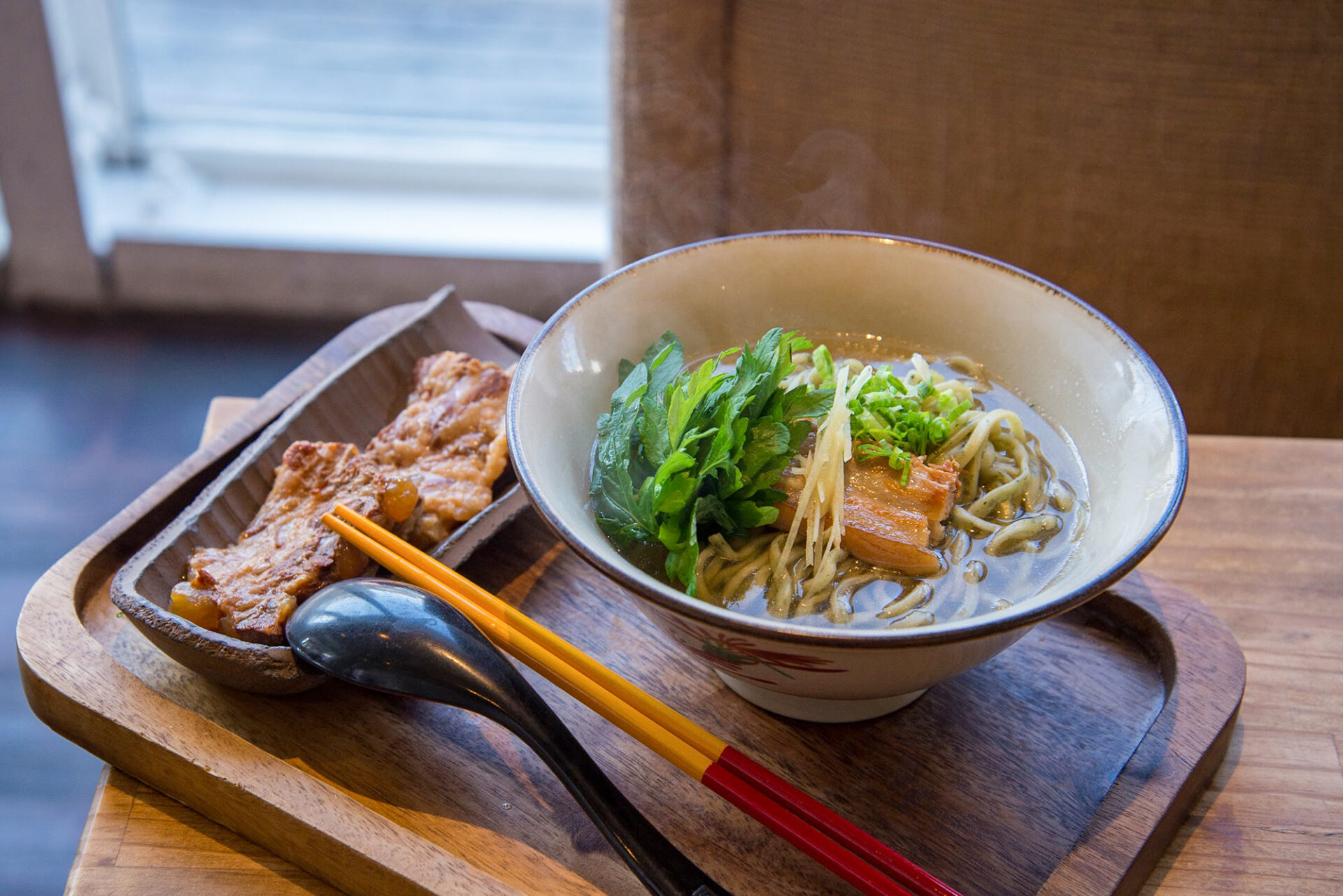 那覇の名店「麺処てぃあんだー」が愛される理由と混雑回避の極意