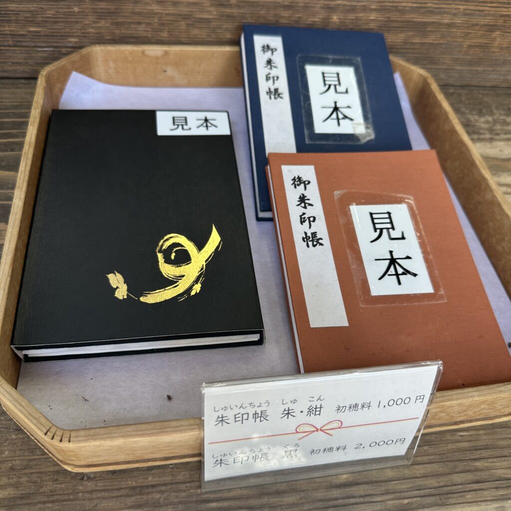諏訪大社の御朱印帳全種類と値段！4社巡りで貰える記念品の真相とは？