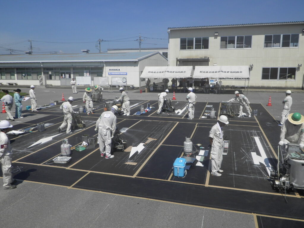 【2026最新】路面標示施工技能士の難易度は？実技試験の壁と年収の真相