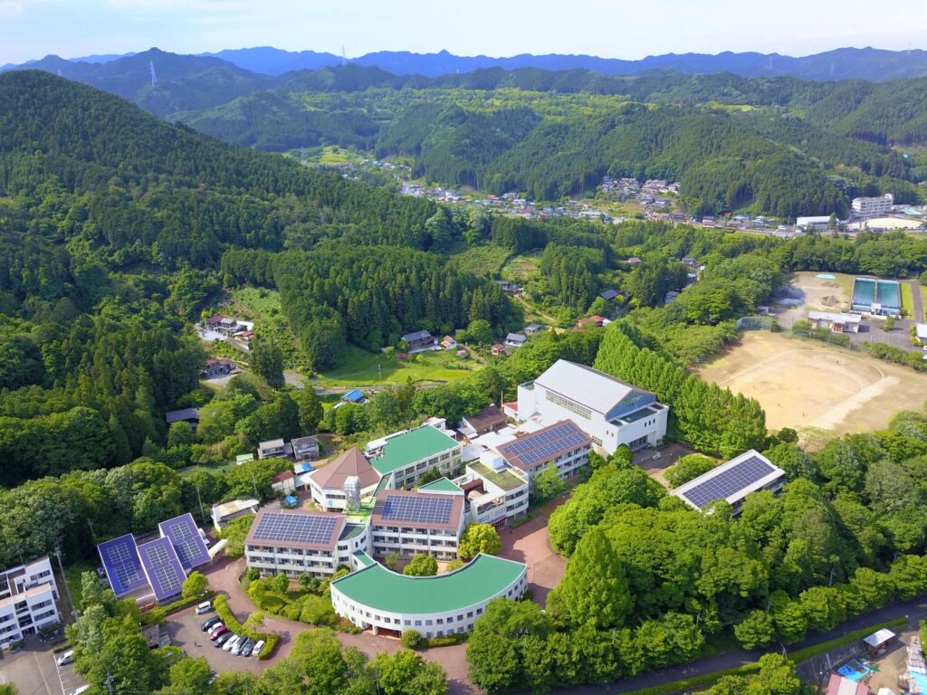 「偏差値もテストもない」学校が今、なぜ選ばれるのか——2026年、自由の森学園が提示するAi時代を生き抜く教育の本質