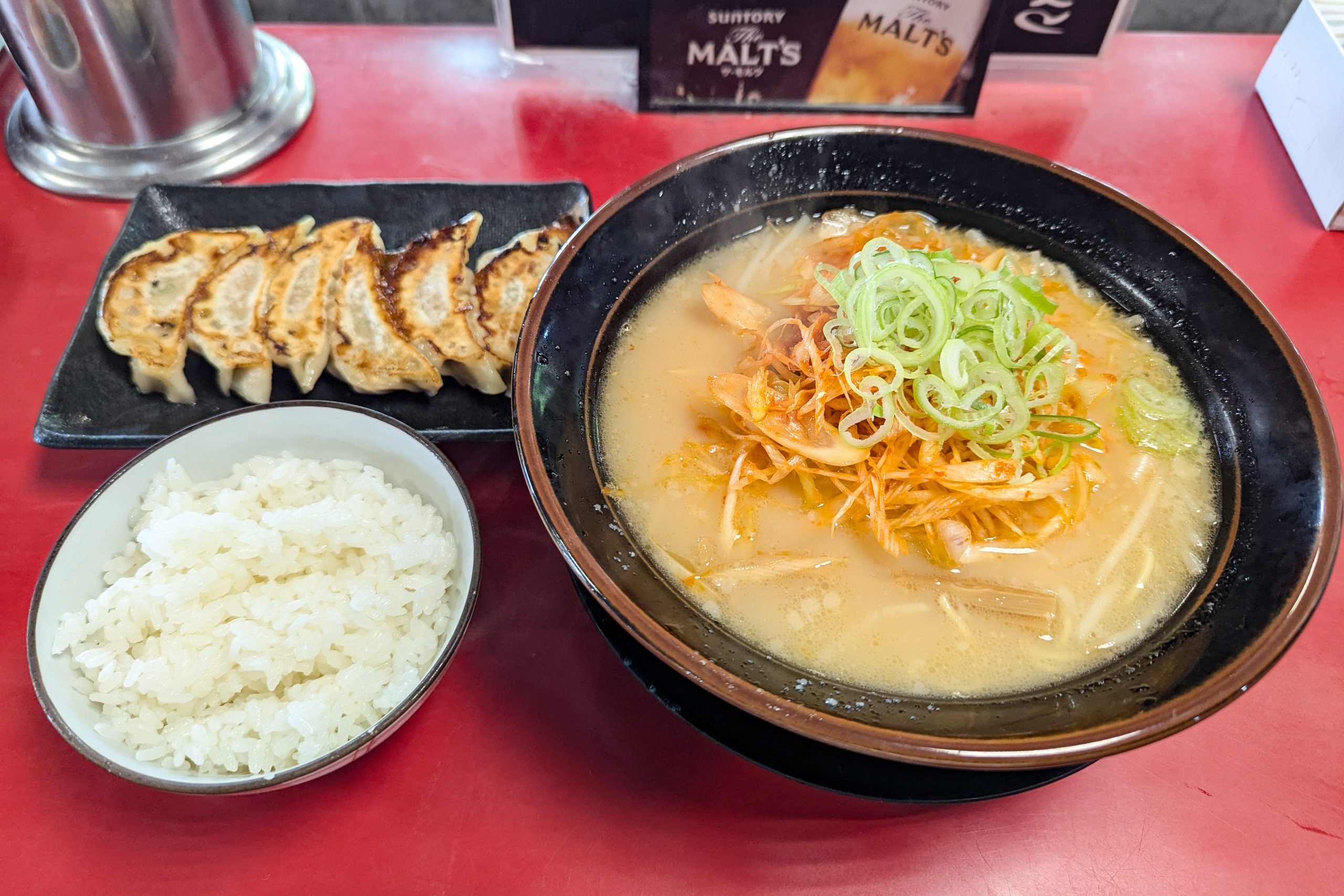 赤玉ラーメン枚方本店の真価と噂を追う！名物麺と混雑のリアル
