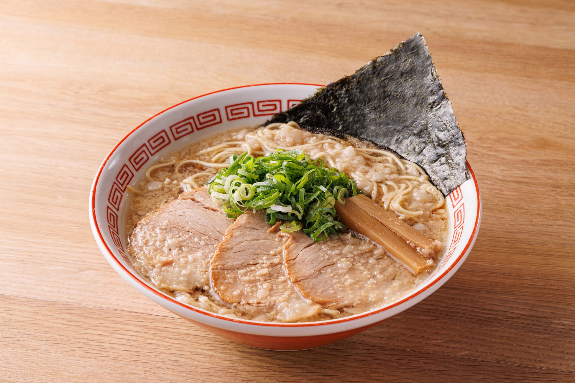 背脂醤油ラーメンの魔力解剖！中毒性の理由と2026年最新名店情報
