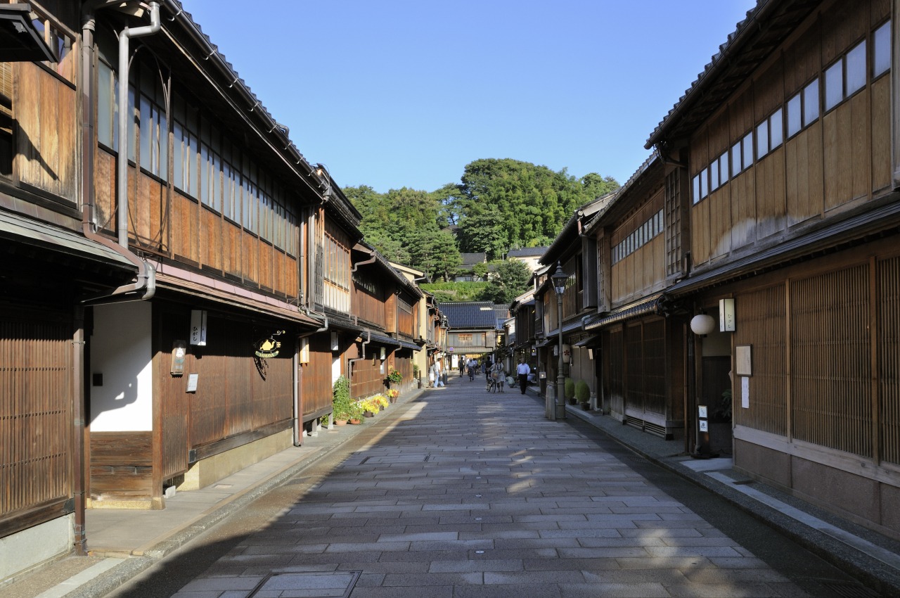 金沢茶屋街どこへ行く？ひがし・にし・主計町の決定的な違いと名店巡り