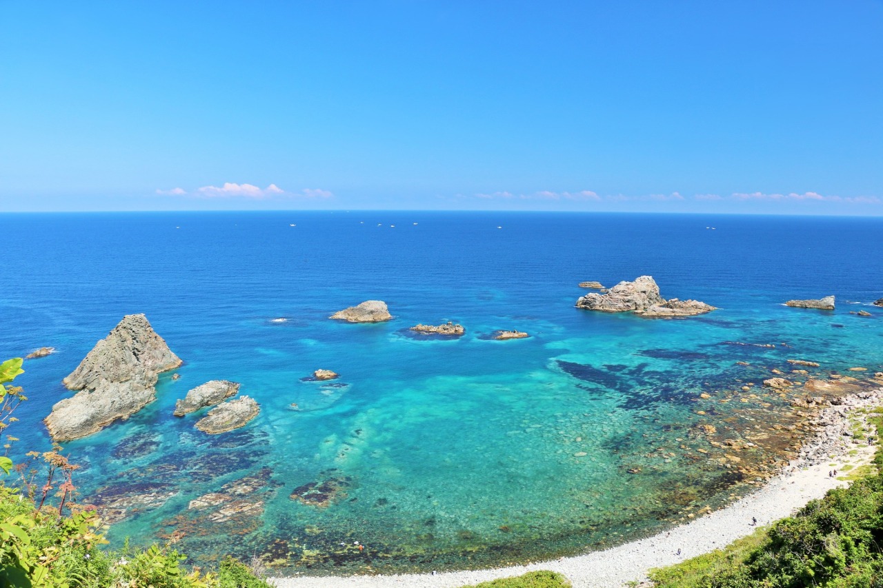 積丹ブルーの極致！島武意海岸の絶景と手掘りトンネルの秘密を徹底解剖