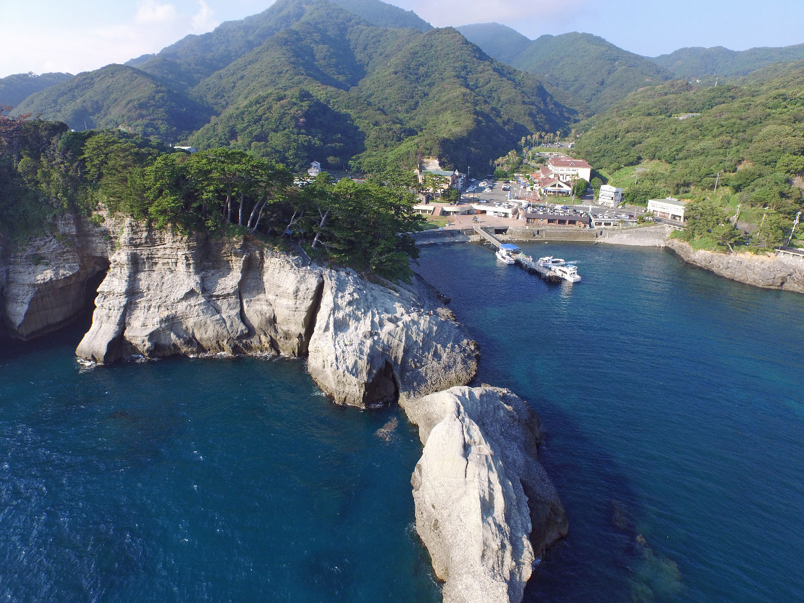 【2026年最新】水平線から昇る朝日と極上の地物料理。伊豆高原「日の出屋」が提示する、大人のための新しい「静かな贅沢」