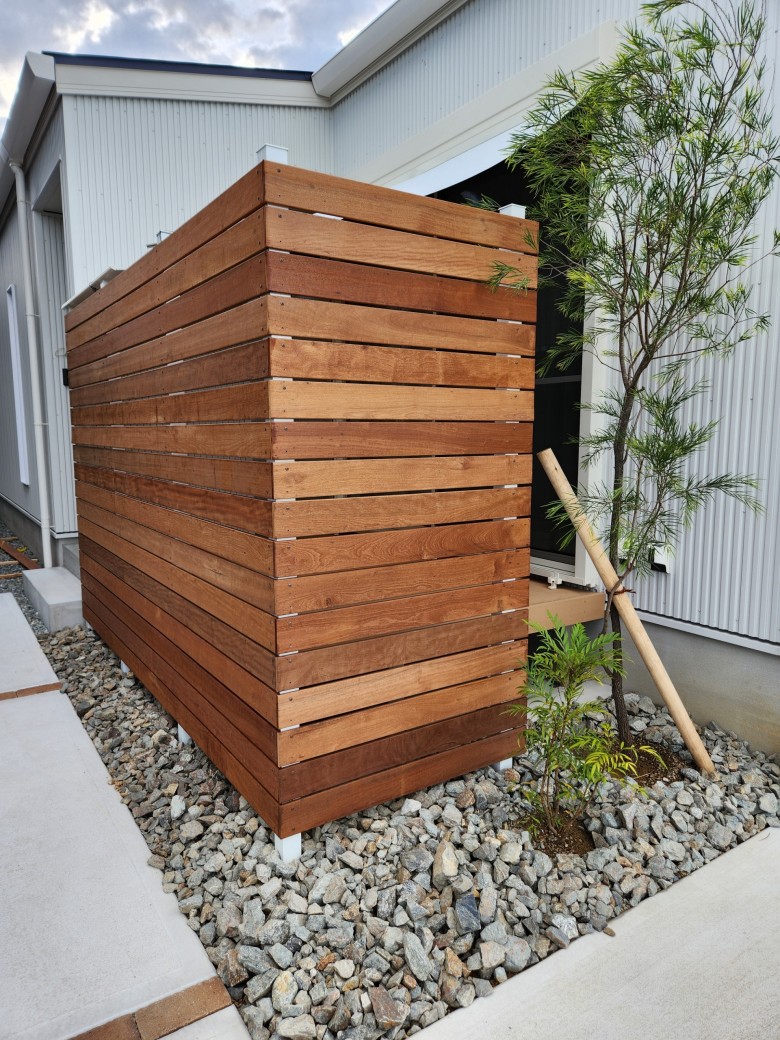 目隠しフェンスDiyの失敗回避術｜倒壊を防ぐ基礎施工と最新素材解説