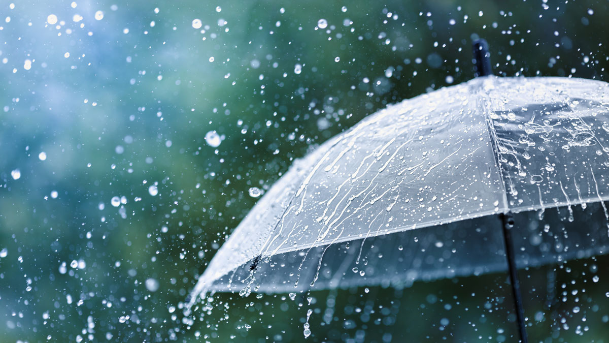「雨が降る」を英語で？It Is Rainの誤解とネイティブ表現