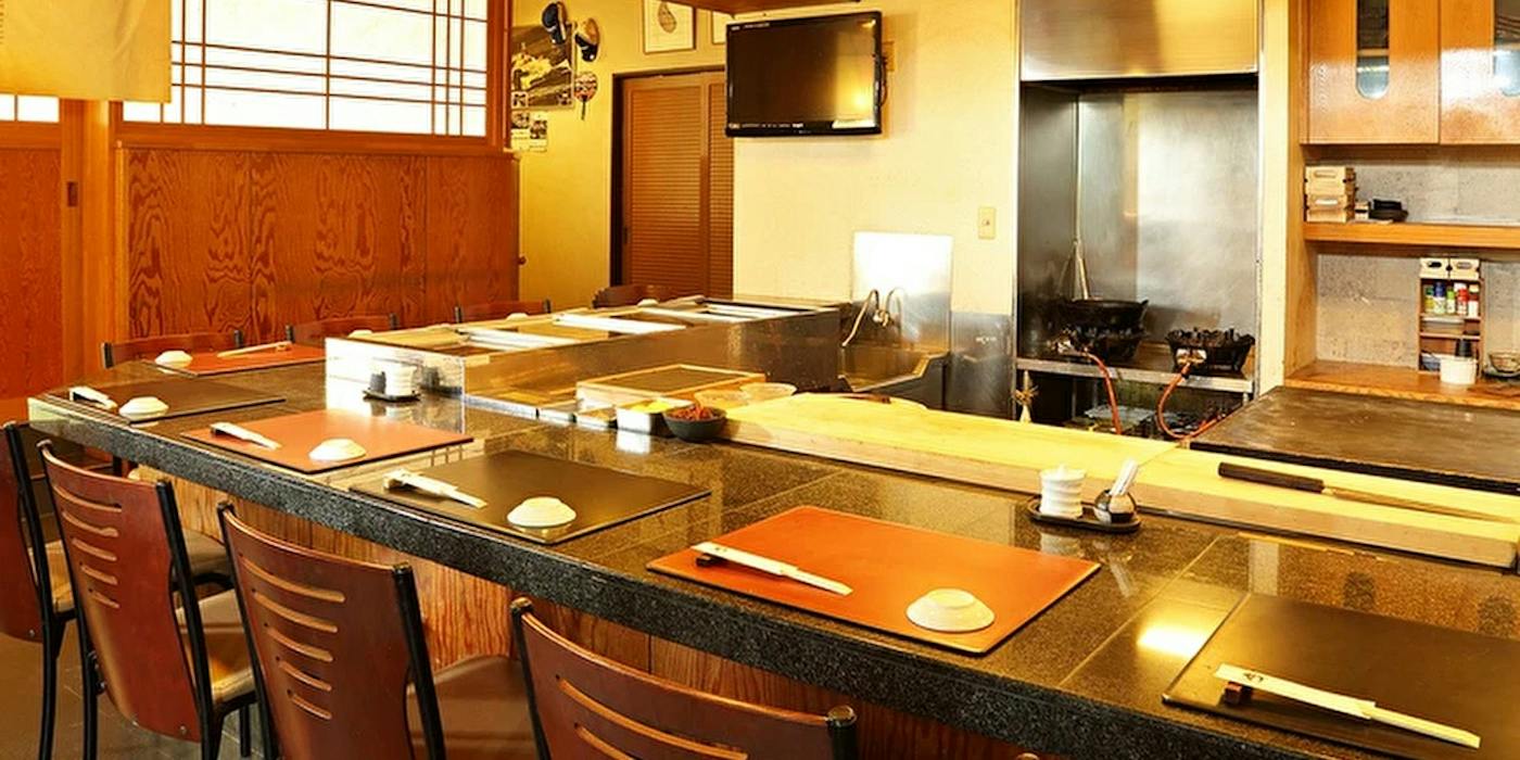 かみ谷すしダイニングの全貌解剖｜ランチと夜コースの真価と口コミ検証