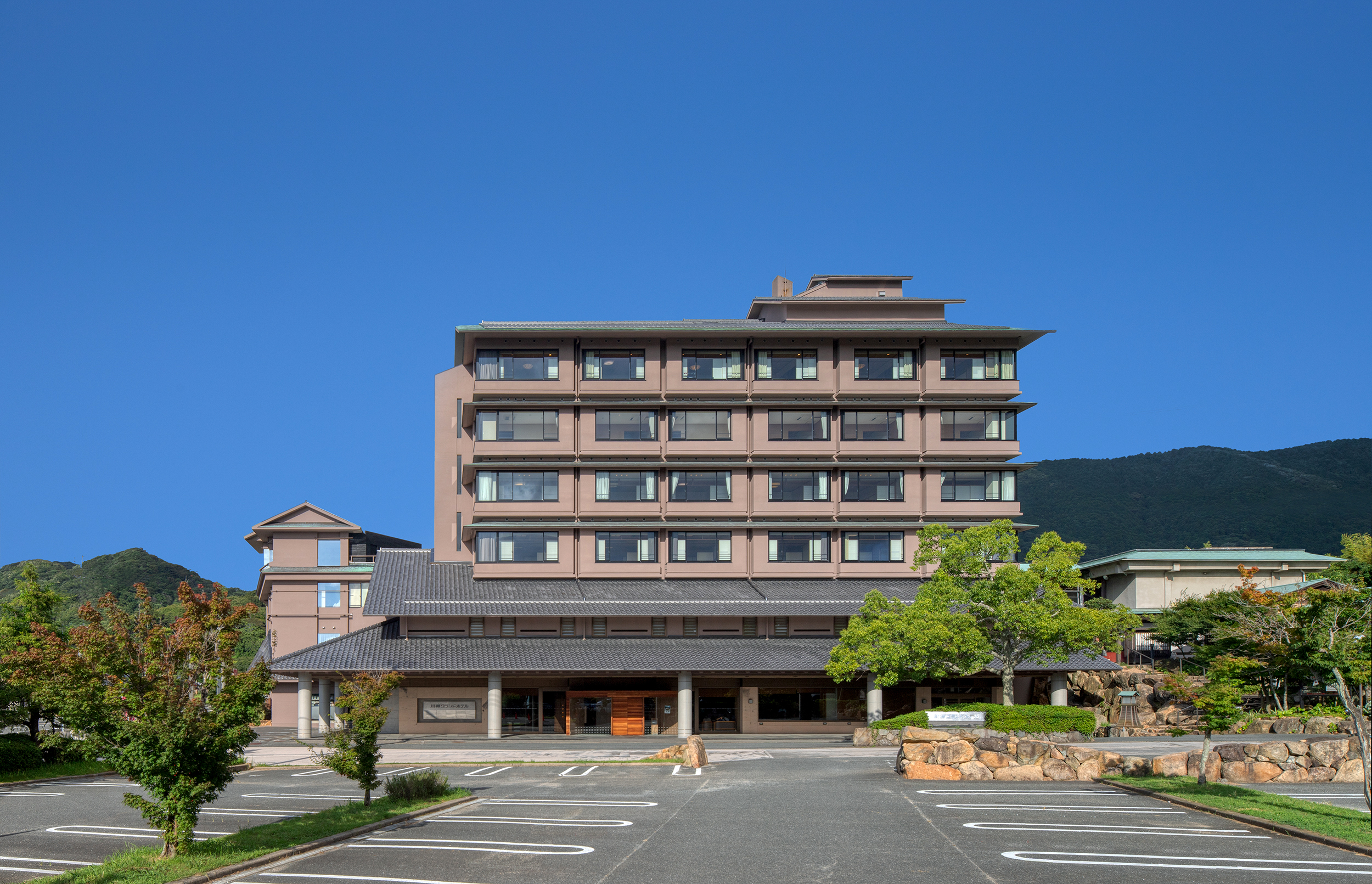 川棚グランドホテルが絶賛される理由とは？客室露天や瓦そばの真価を徹底検証