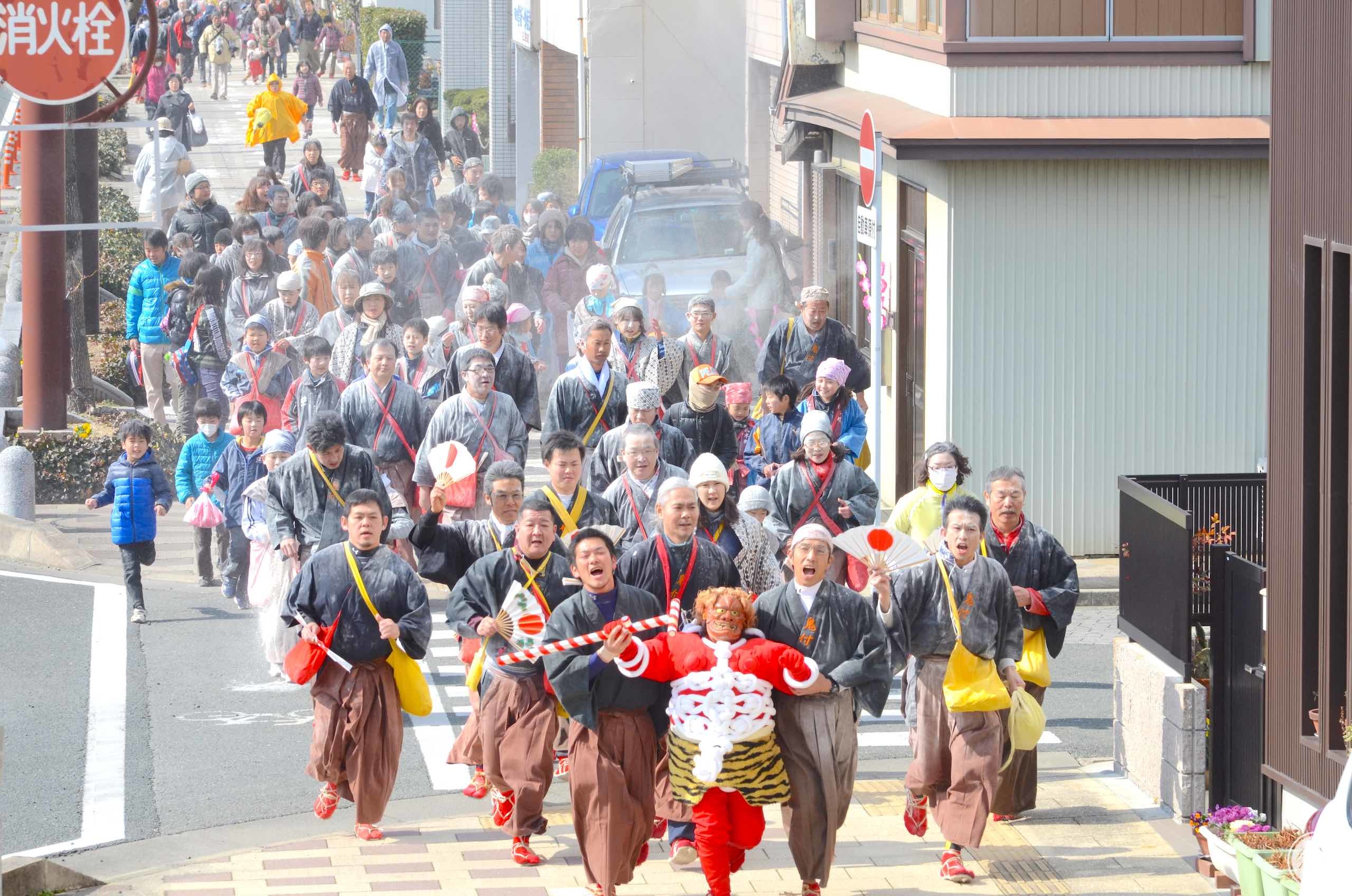 豊橋鬼祭2026徹底解剖｜白粉が舞う奇祭の真相と混雑攻略