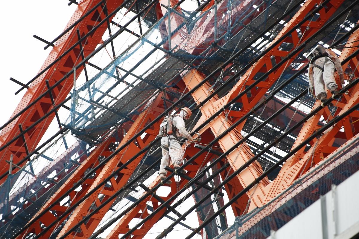 東京タワーの塗装は赤じゃない？職人手塗りの理由と2026年最新事情