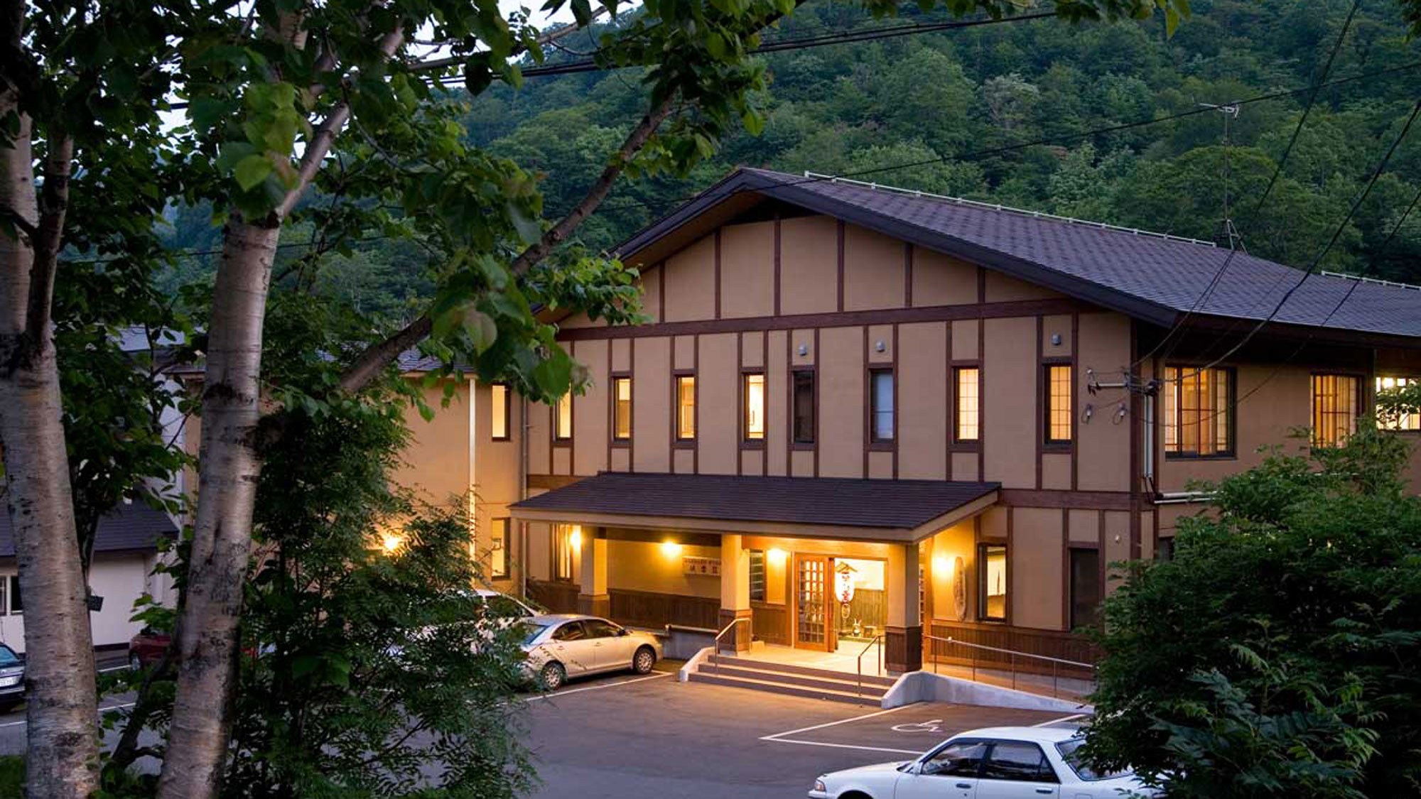 松川温泉「峡雲荘」はなぜ秘湯ファンを魅了？白濁露天と地熱料理の評判を徹底解説