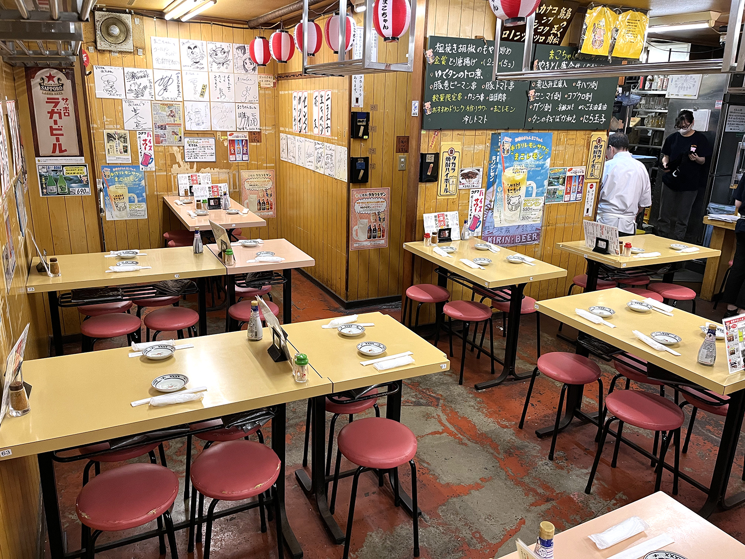 新橋まこちゃん本店の真髄！秘伝タレの秘密と予約・混雑攻略【2026】