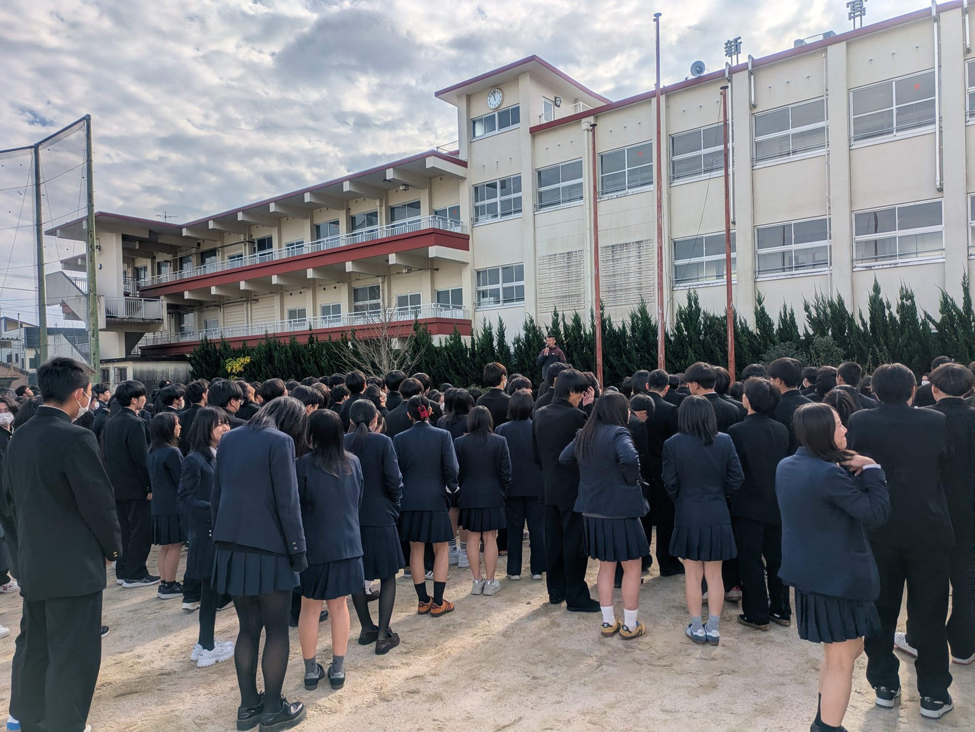 新宮高校の制服変更は本当？夏冬デザインとスラックスの実態を追う