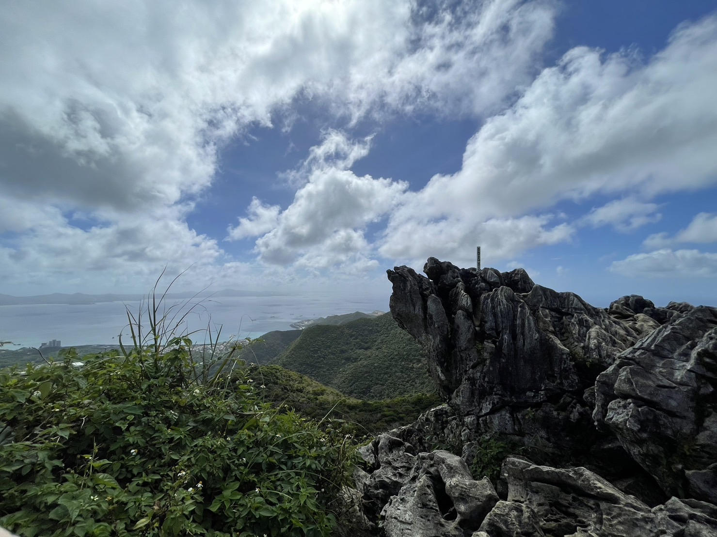 嘉津宇岳登山の真相2026｜片道40分の絶景低山に潜む危険と登頂法