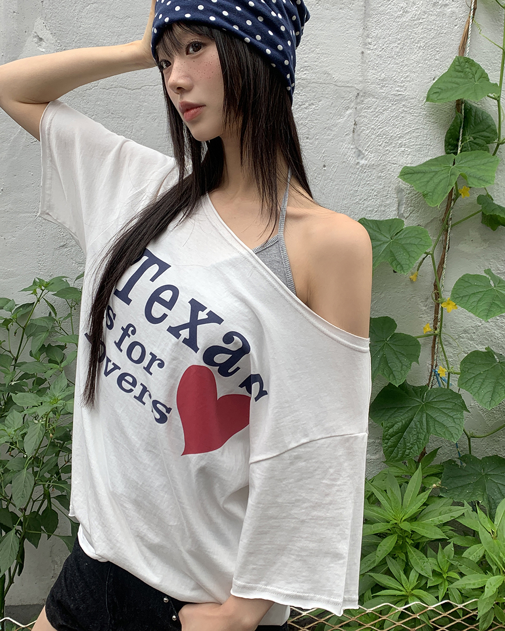 【2026最新】オフショルTシャツのずり落ち対策＆インナーの正解を徹底解説！