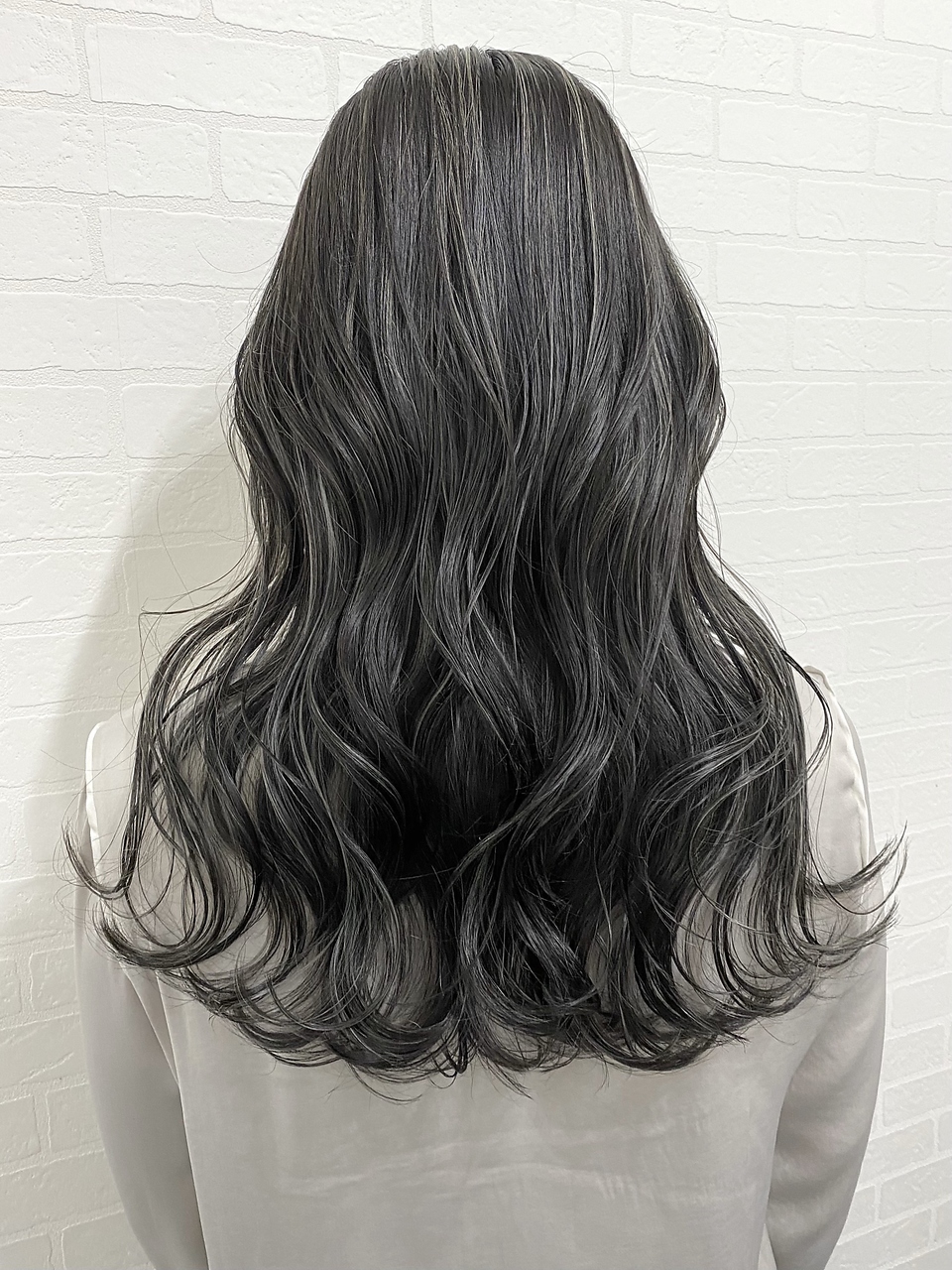 ヘアカラーのグレーで失敗しない！緑化・色落ちを防ぐ最新オーダー術