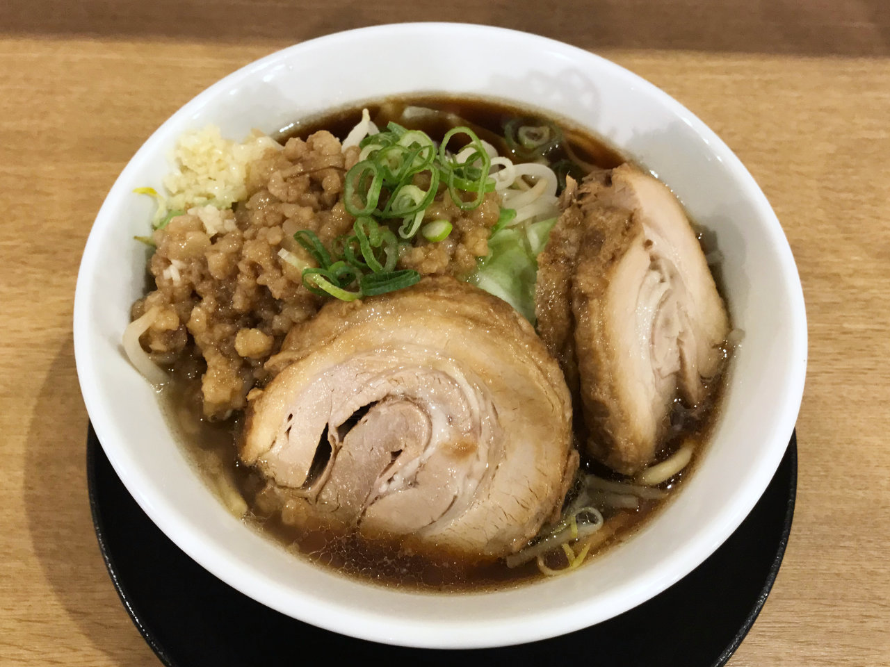 らーめん与七南草津店の超濃厚豚骨を解剖！混雑や駐車場も徹底解説