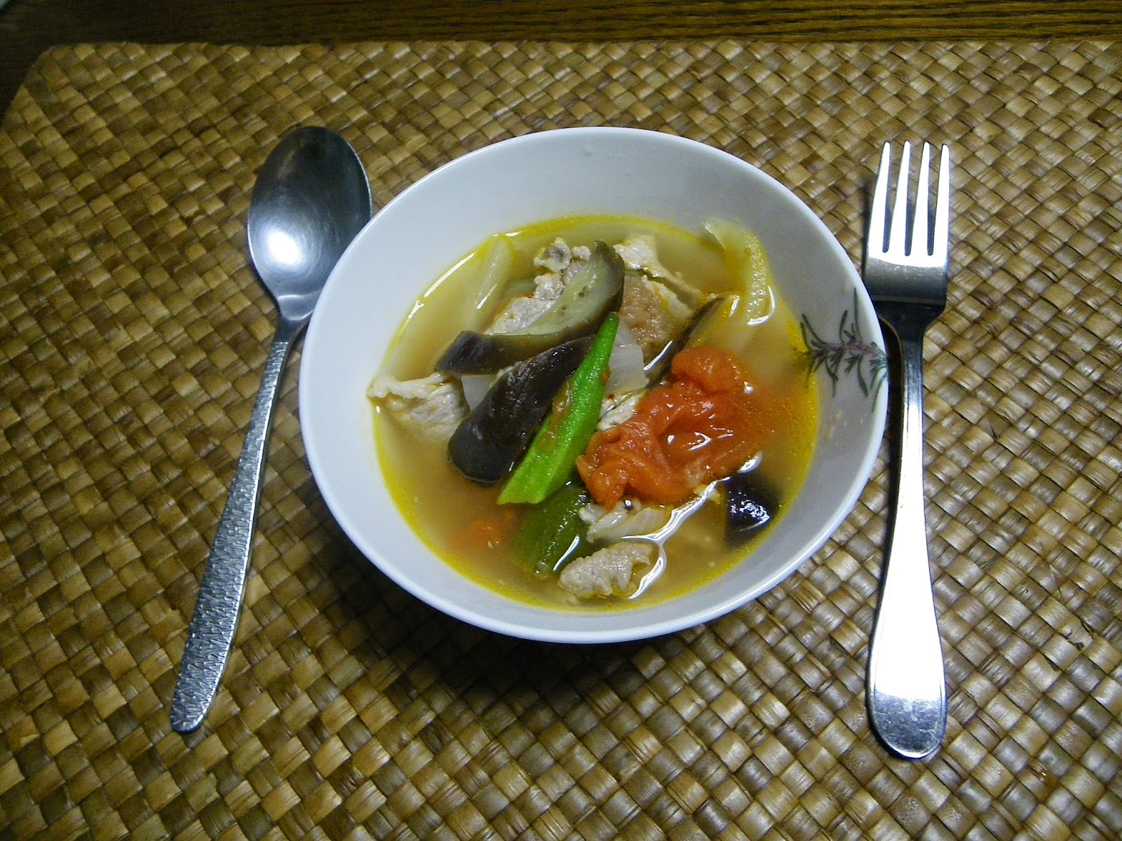 一度飲めば虜！フィリピン名物シニガンスープが日本で大流行する理由