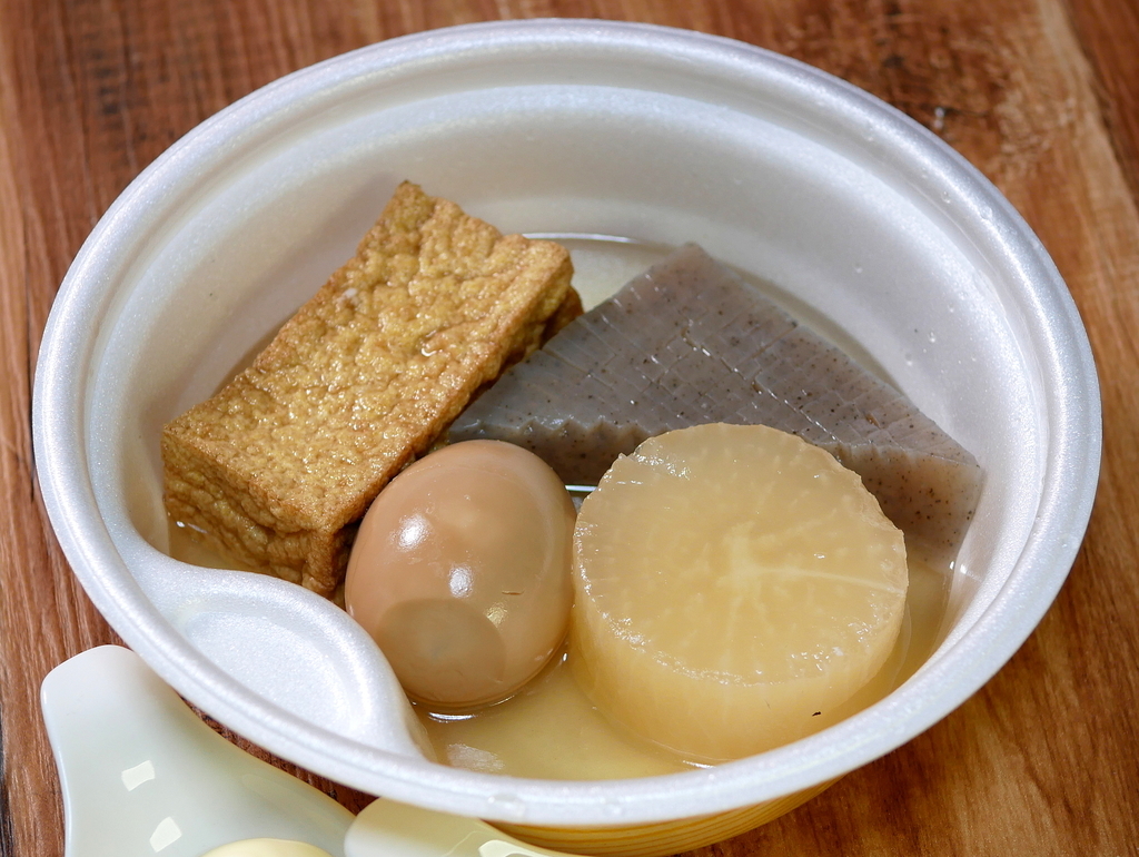 【2026年最新ルポ】レジ横から立ち上るスープの香りはどこへ？「コンビニ おでん」激変の現在地と進化の全貌