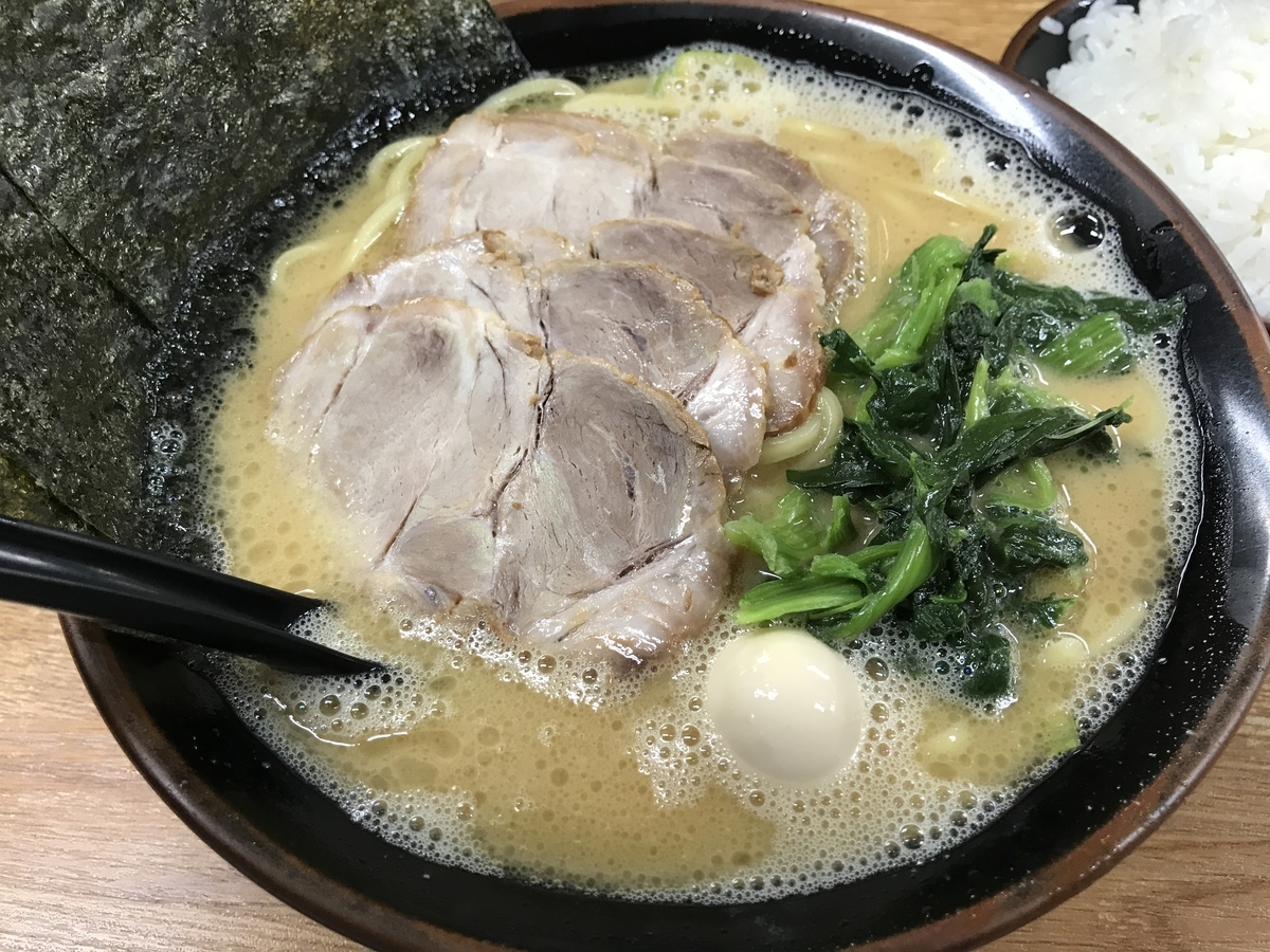 壱六家のDna宿る名店！らっち家瀬谷本店の極上スープと人気メニュー