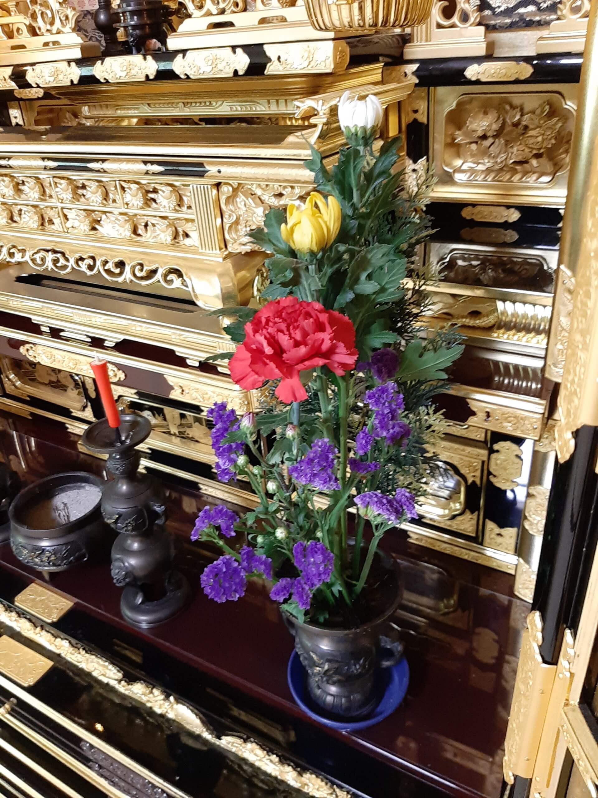 浄土真宗の仏壇の花の飾り方とNgな花｜本願寺派・大谷派の作法解説
