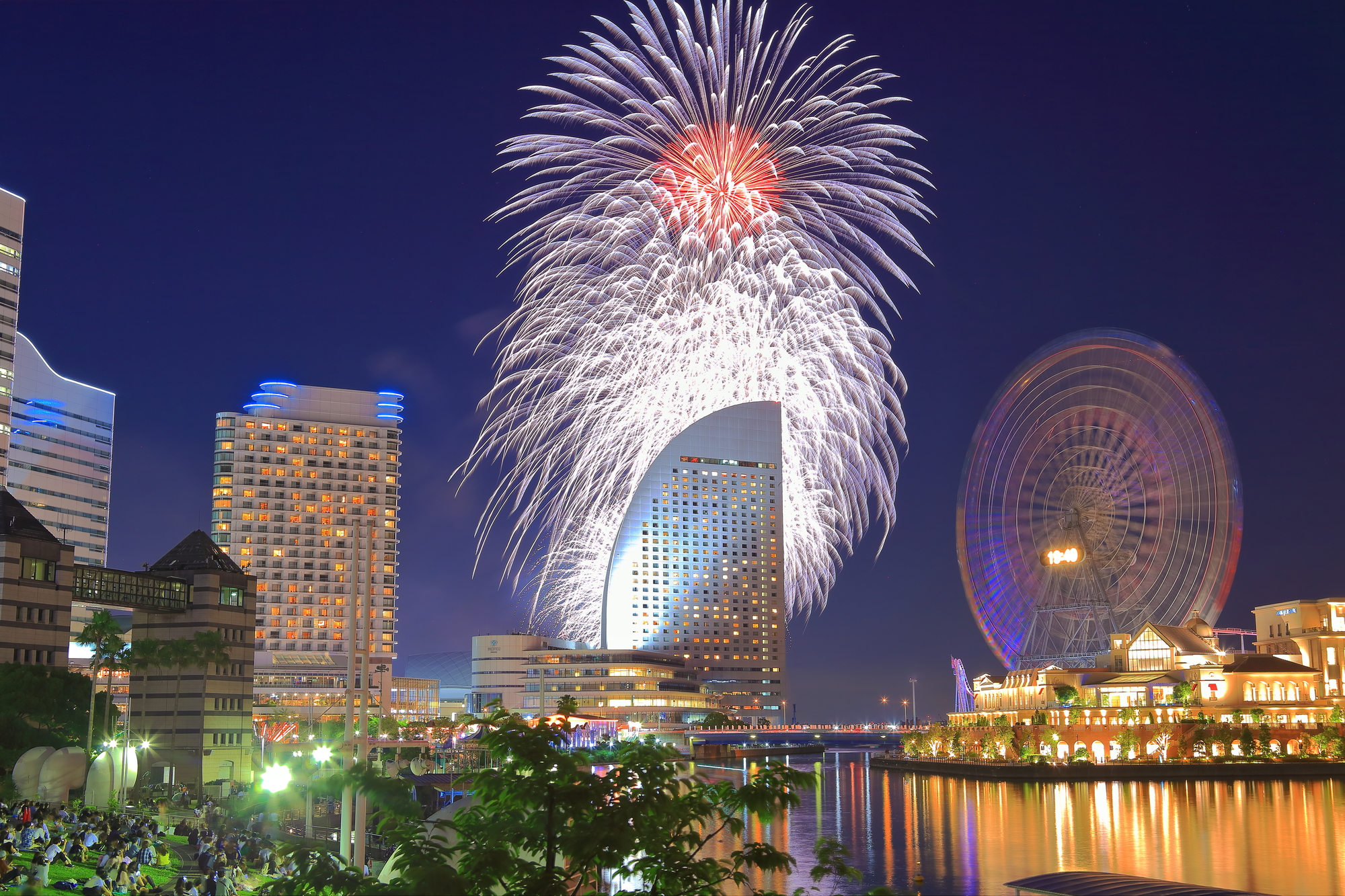 横浜開港祭花火2026！打ち上げ時間と穴場・有料席・屋台を総力取材