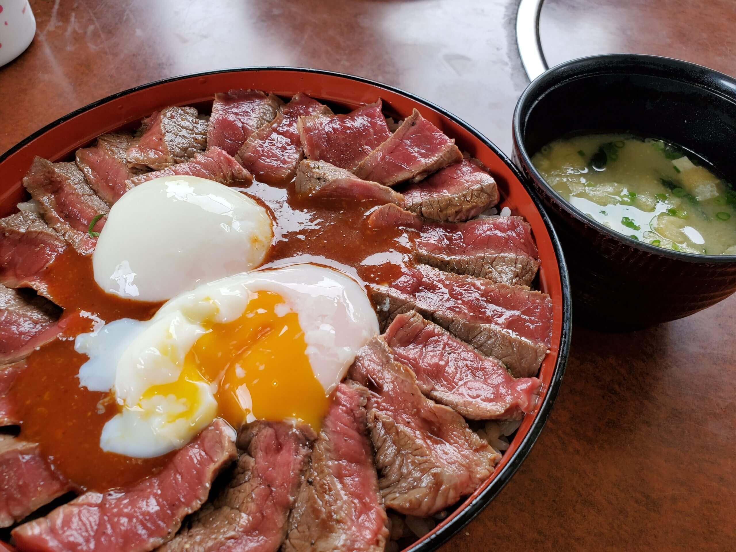 阿蘇やま康のあか牛丼はなぜ人気？整理券の配布と待ち時間攻略法