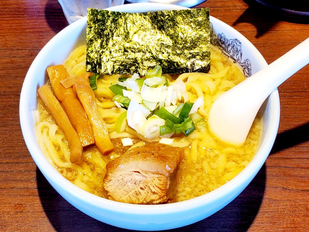 二九八家いわせの真実！旧ラーショが極上角煮で行列店となった秘密