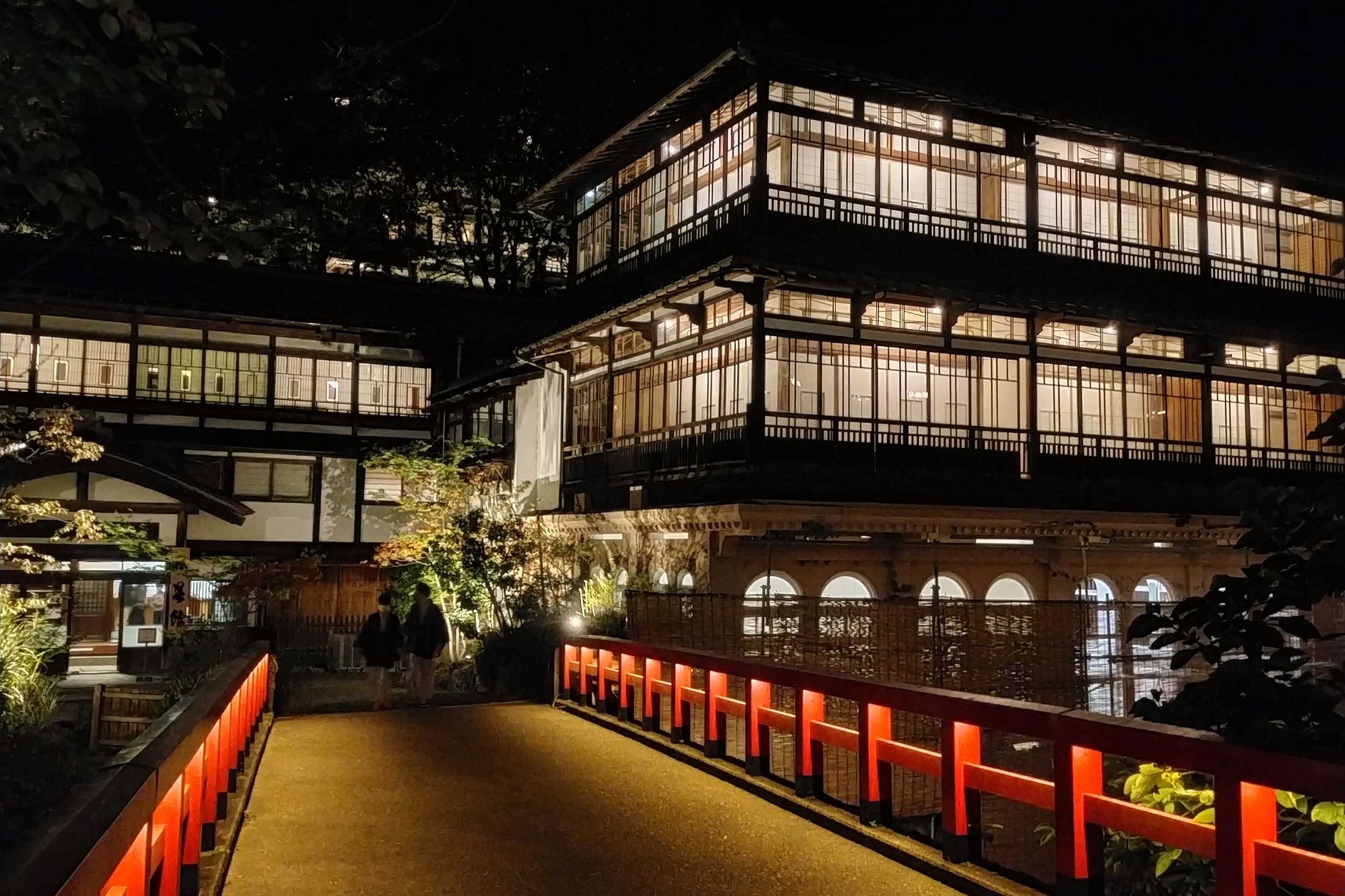 千と千尋の旅館モデル決定版！油屋の聖地と泊まれる宿を徹底解剖