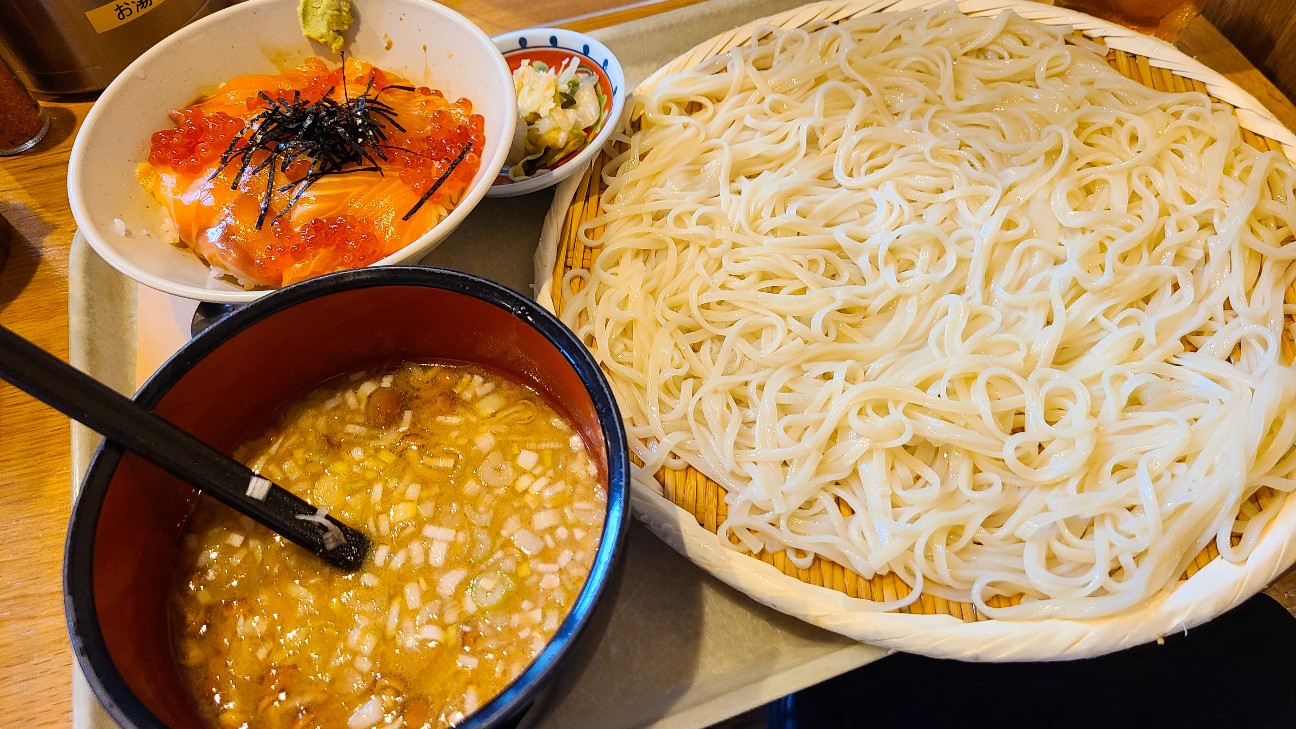 新橋「七蔵」稲庭うどんの魔力！特製胡麻つゆと極上丼の行列攻略法