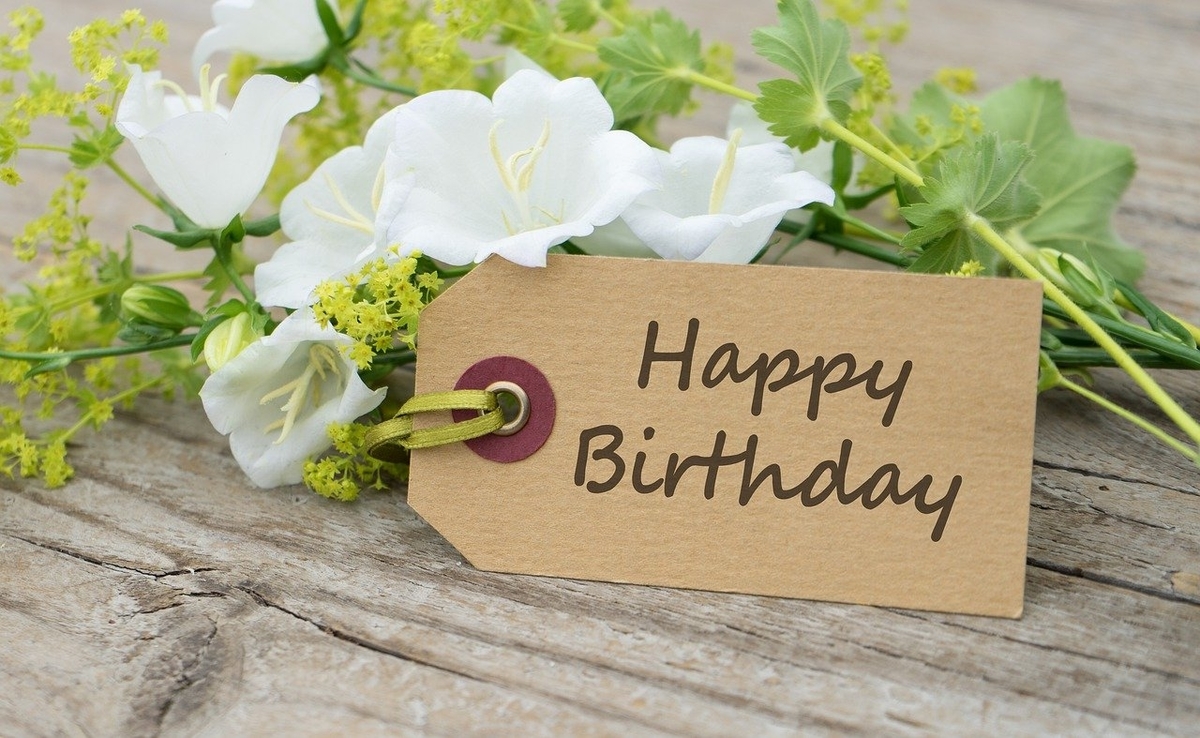 英語で誕生日を祝う！ネイティブ直伝のおしゃれフレーズ＆相手別短文集