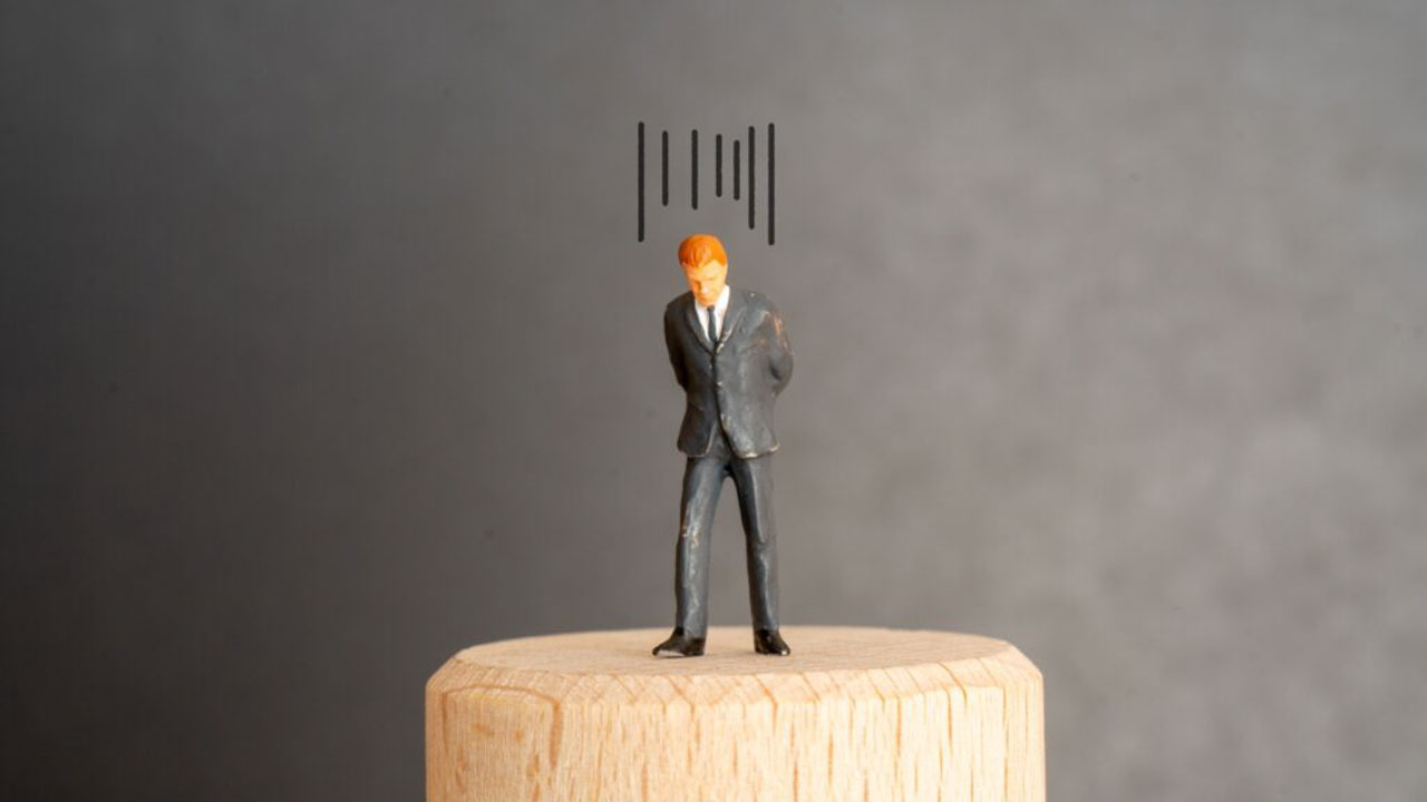 惨めとはどういう意味？情けないとの違いや劣等感から抜け出す心理術