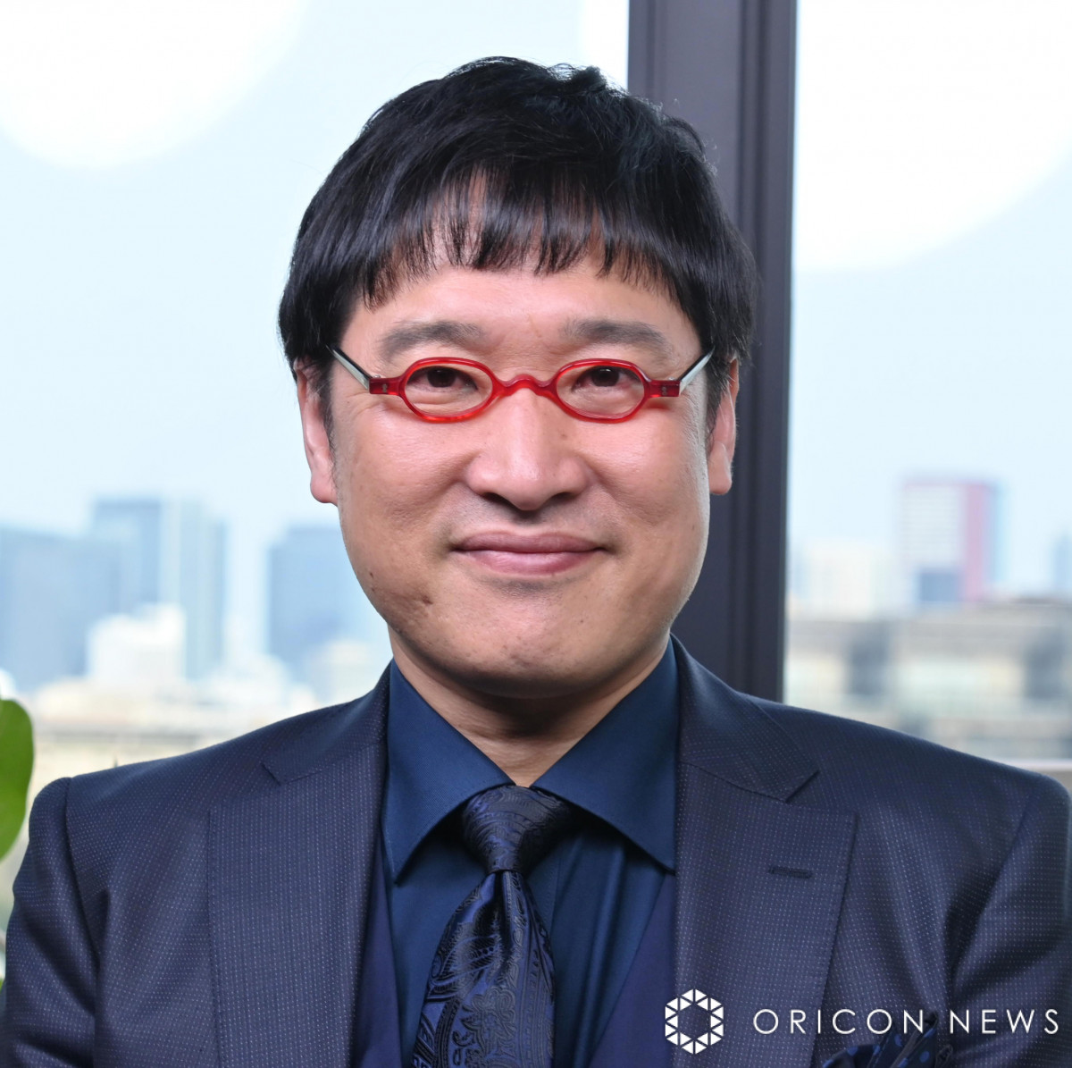 南海キャンディーズ山ちゃんの現在地｜蒼井優との絆と年収の真相に迫る