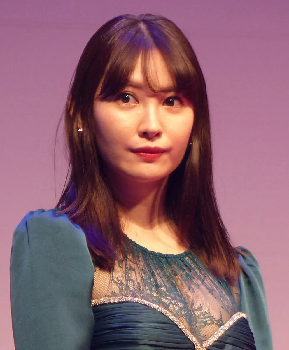 小嶋陽菜の現在年齢は？奇跡のアラフォーの美貌と結婚や年収の真相