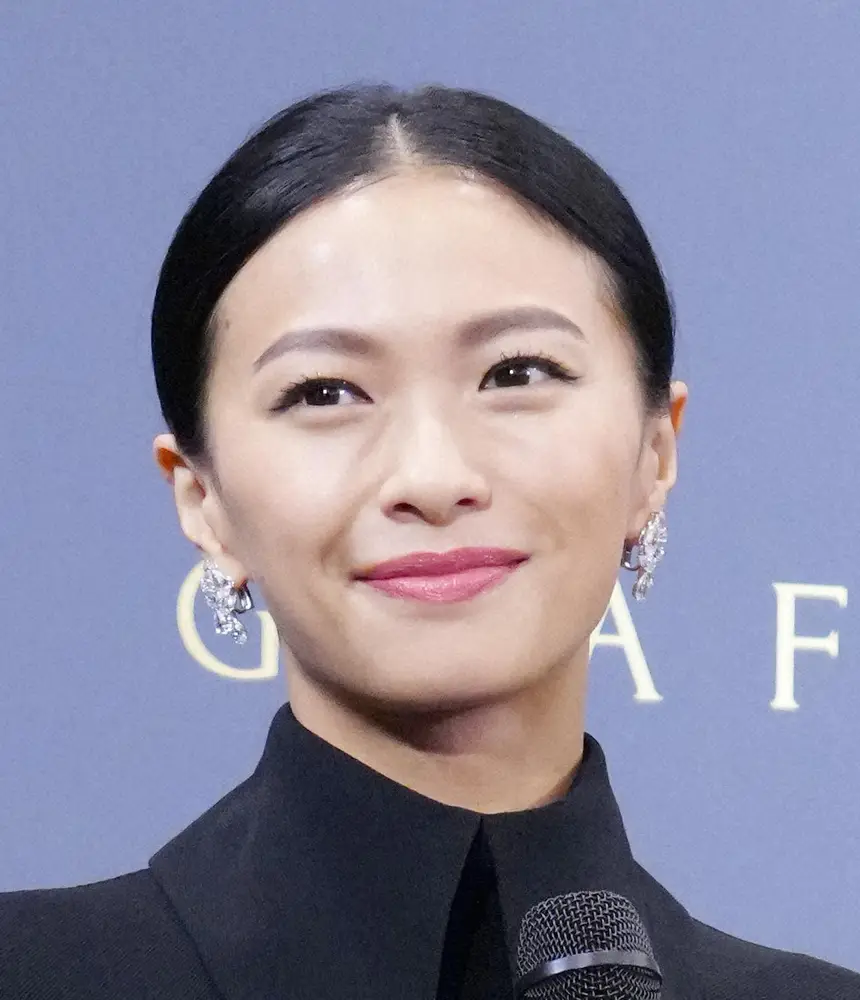 賀来賢人「奥さん」の正体と現在｜共演が結んだ結婚の真相から家族の絆まで徹底解説