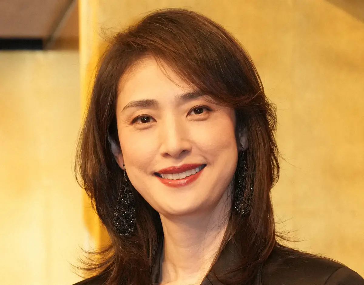 天海祐希の奇跡的な美しさに迫る！年齢を感じさせない健康法と素顔