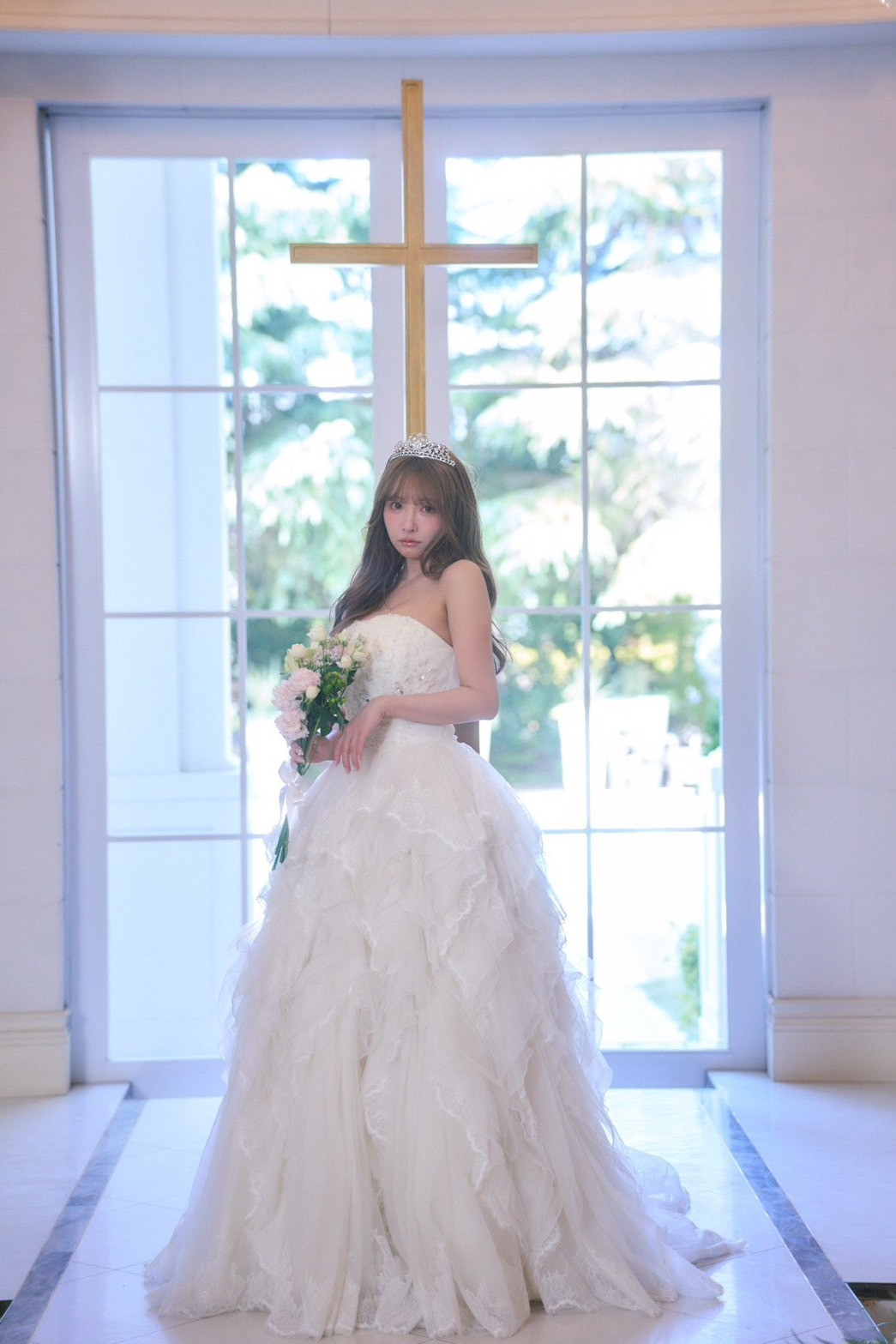 三上悠亜の結婚発表の真相は？電撃婚の噂や理想の年収条件を徹底追及