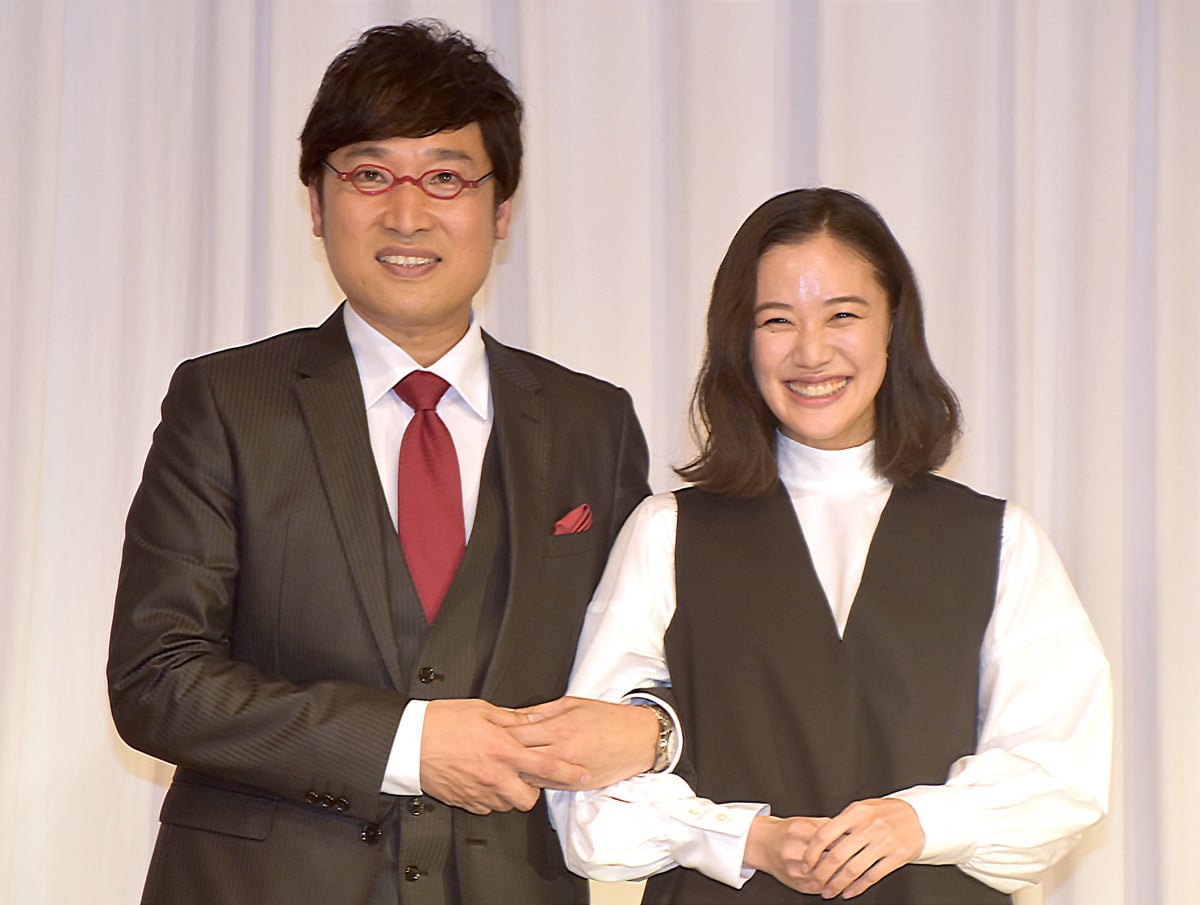 電撃婚から現在へ—蒼井優と山里亮太が魅せる知られざる夫婦の真実