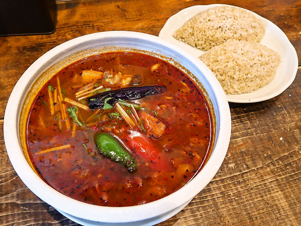 【2026年最新】札幌スープカレー曼荼羅が行列必須な決定的理由と実食評価