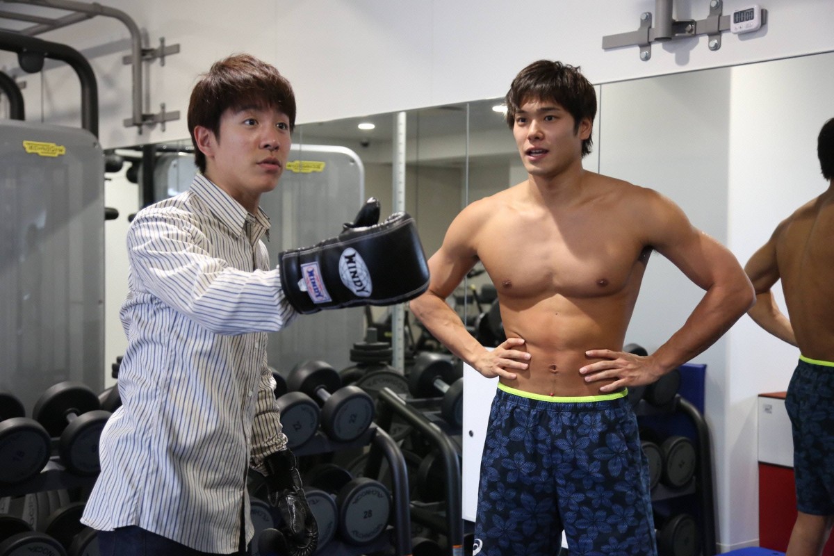 Super Eight村上信五の腹筋がバキバキ！驚異の肉体美と筋トレ食事法の真相